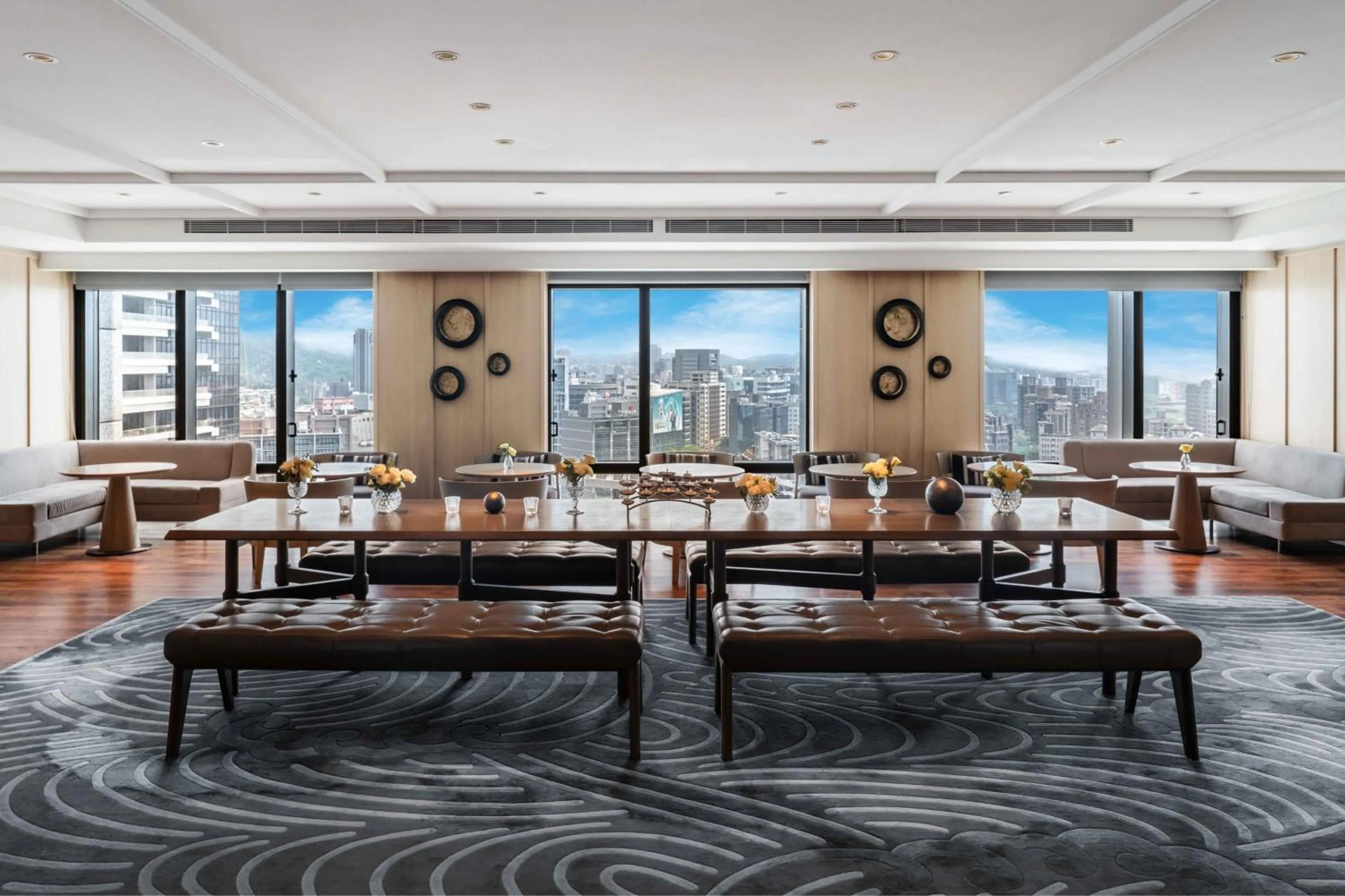 Lounge or bar in Taipei Marriott Hotel