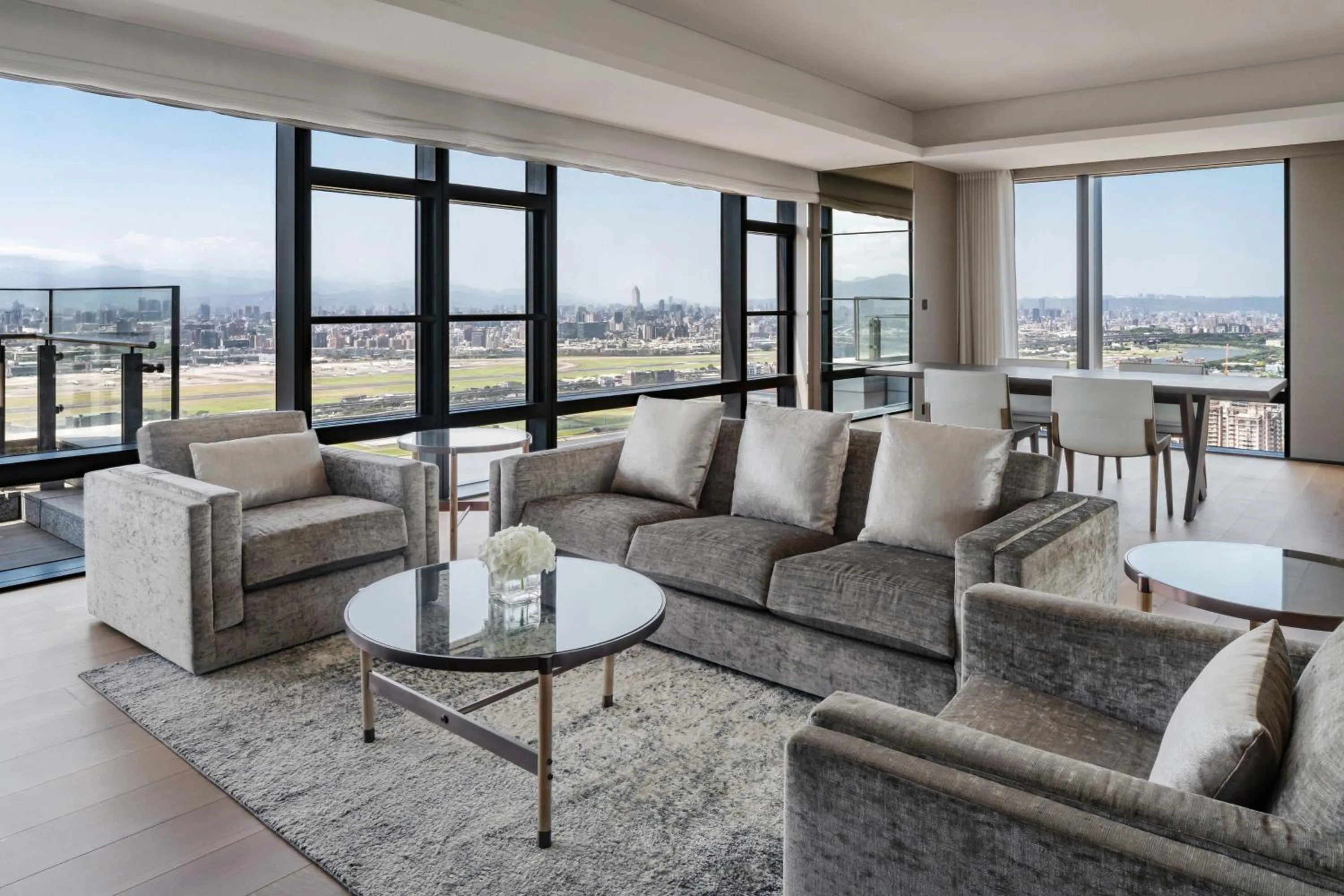 Living room in Taipei Marriott Hotel