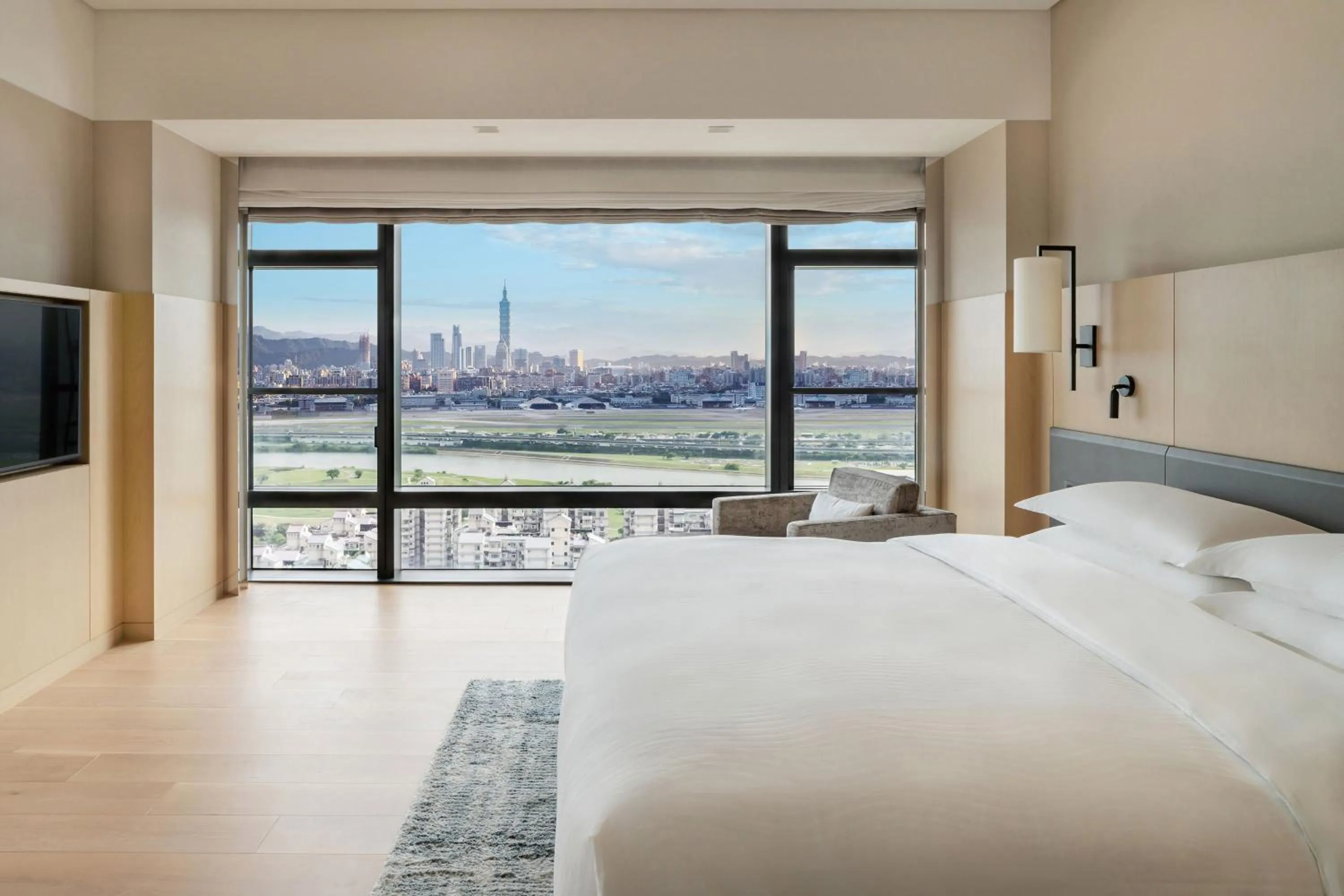 Bedroom, Bed in Taipei Marriott Hotel