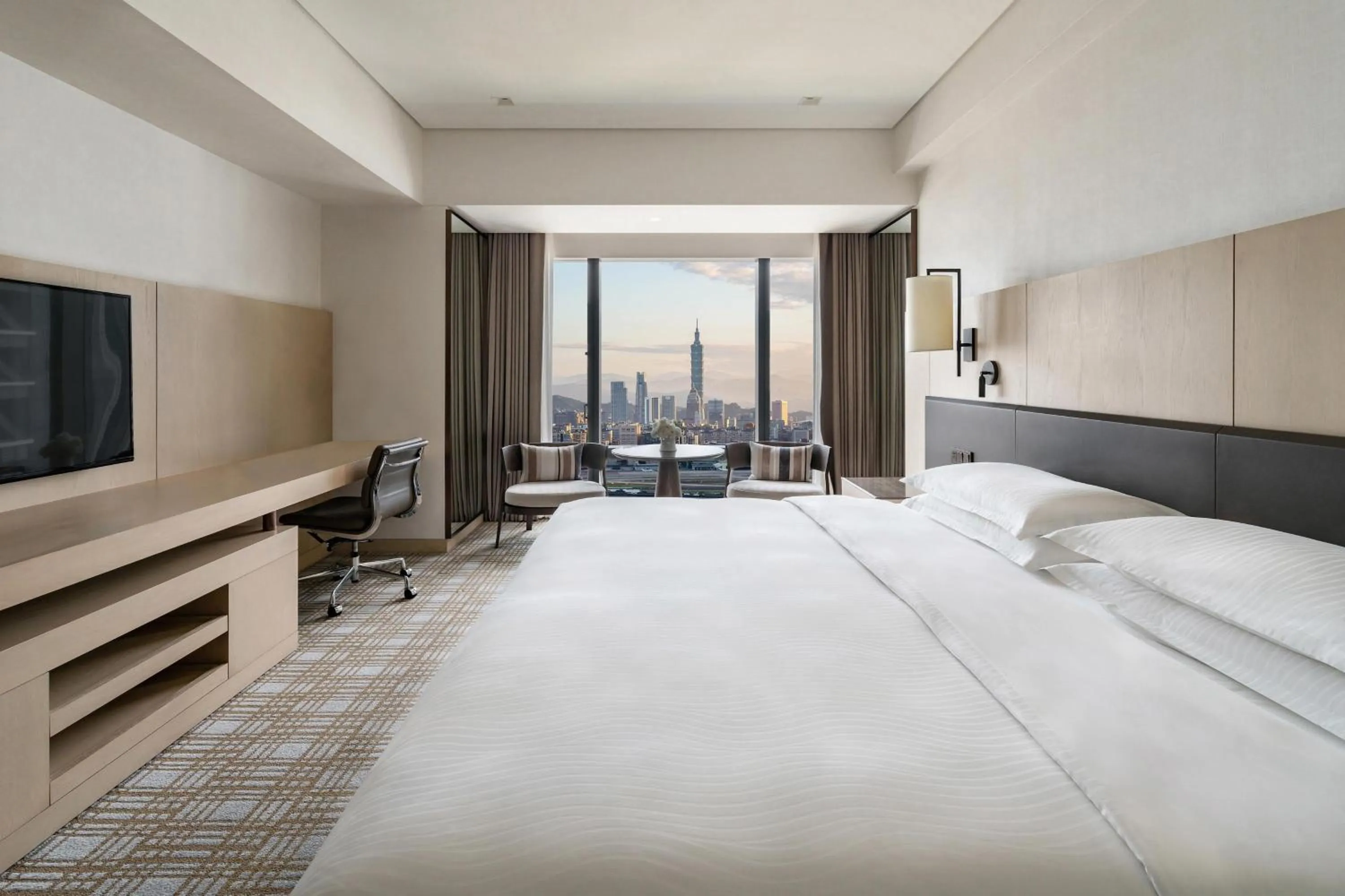 Photo of the whole room, Bed in Taipei Marriott Hotel