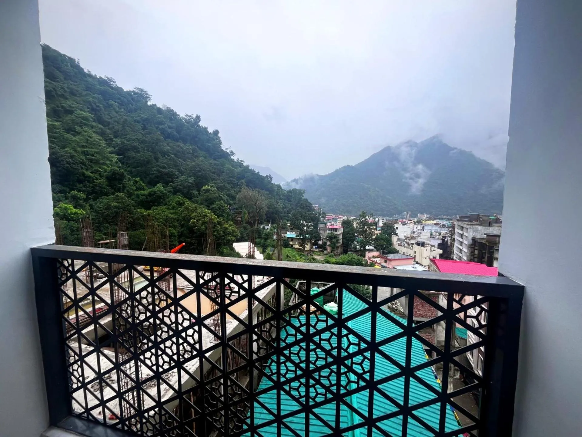 Day in Hotel Tapovan Hills