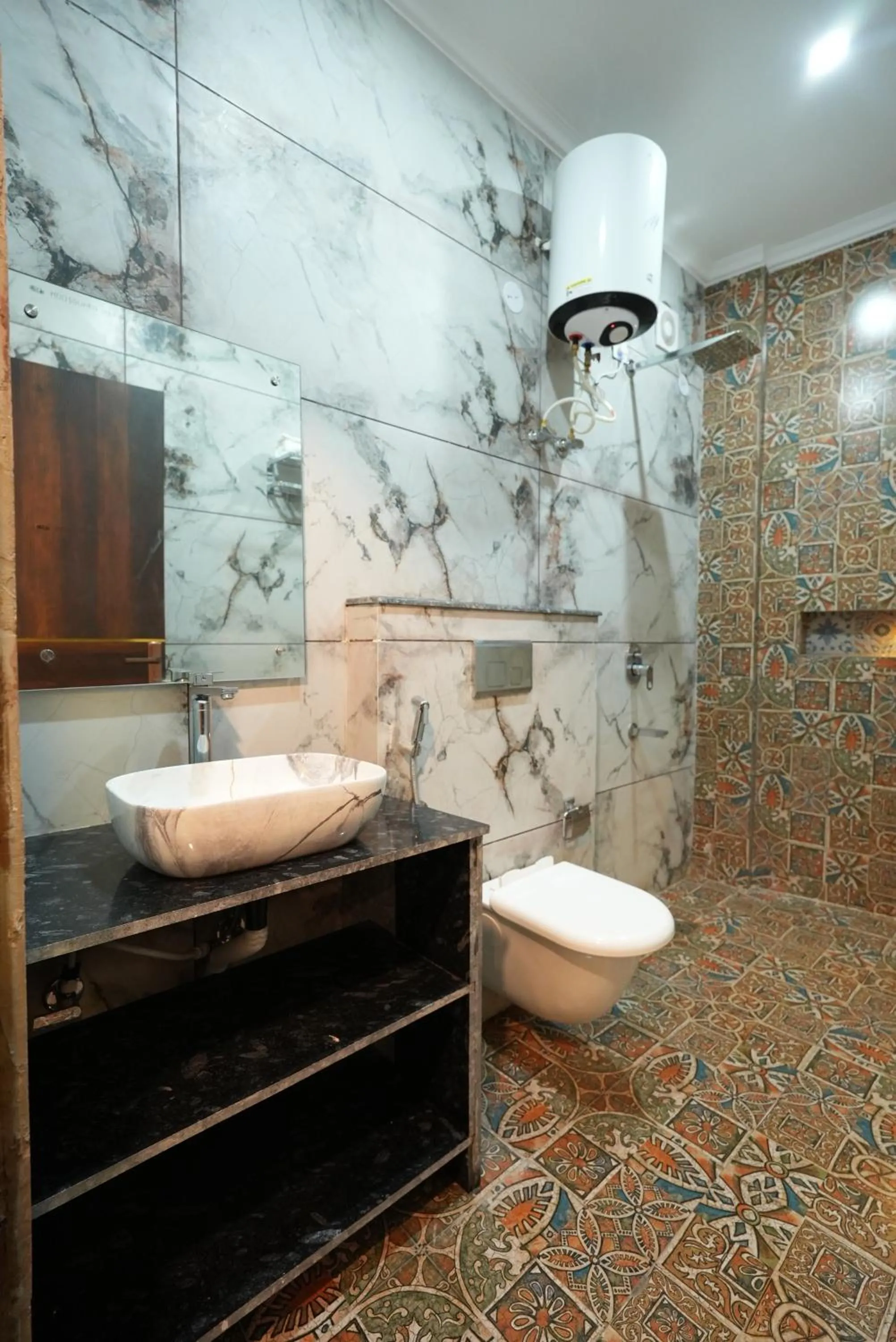 Shower in Hotel Tapovan Hills