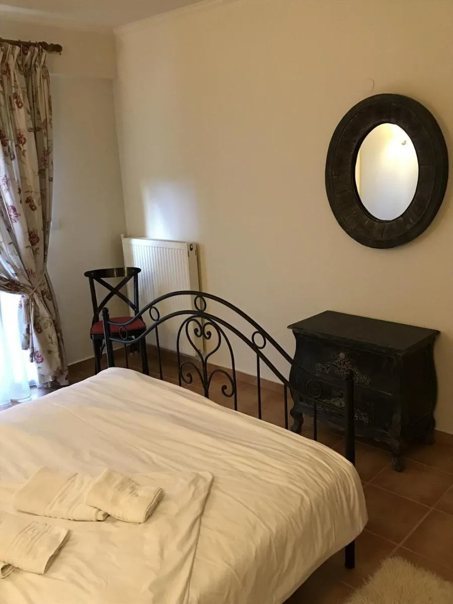 Bed in Aloni Toy Kir Thanasi Hotel & Spa