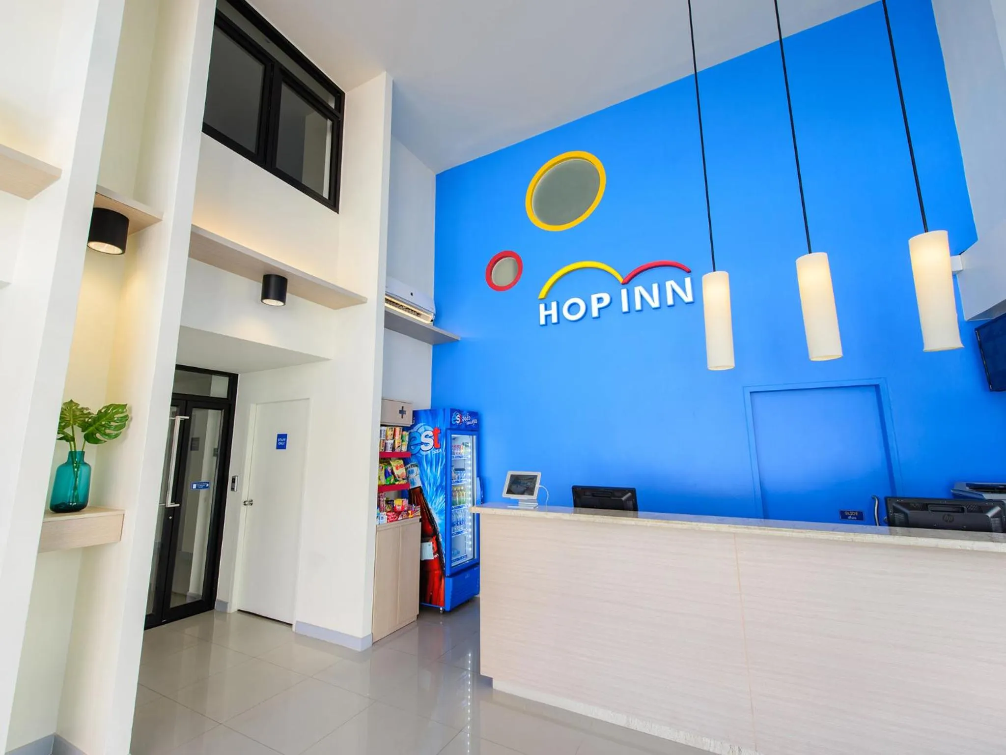 Lobby or reception in HOP INN Surat Thani