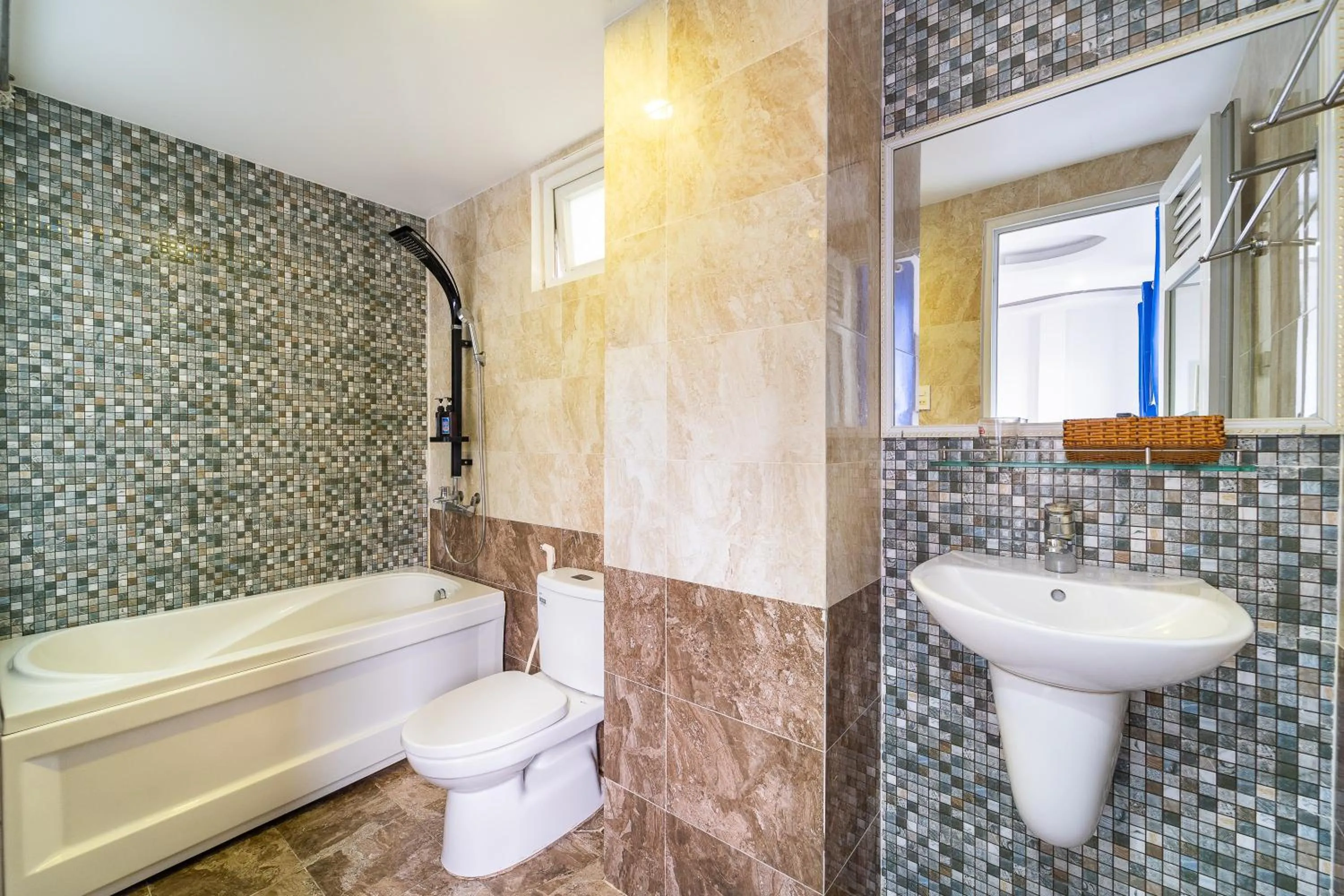 Bathroom in Collection O Sunrise Hotel Trung Son Near Lotte Mart