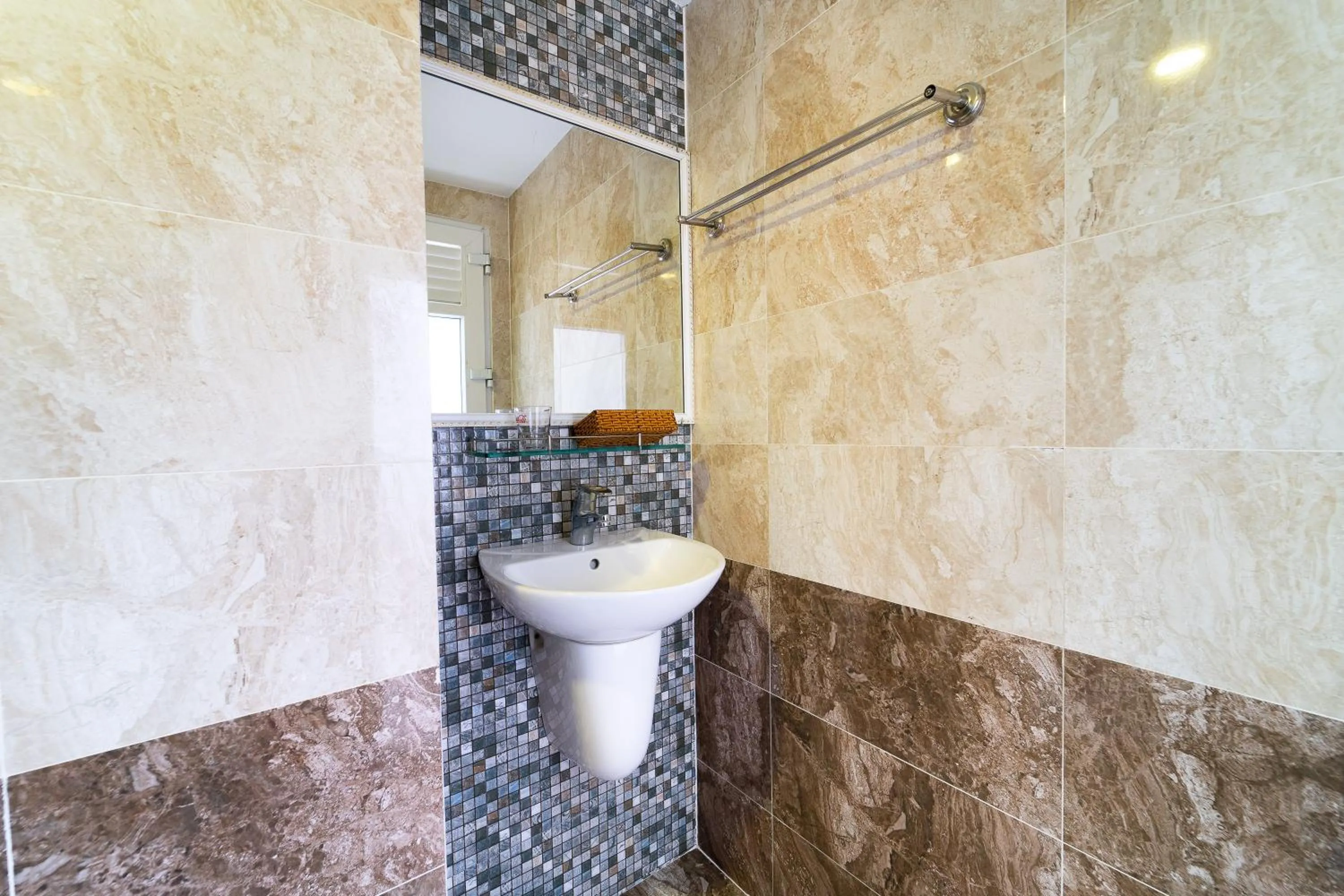 Bathroom in Collection O Sunrise Hotel Trung Son Near Lotte Mart