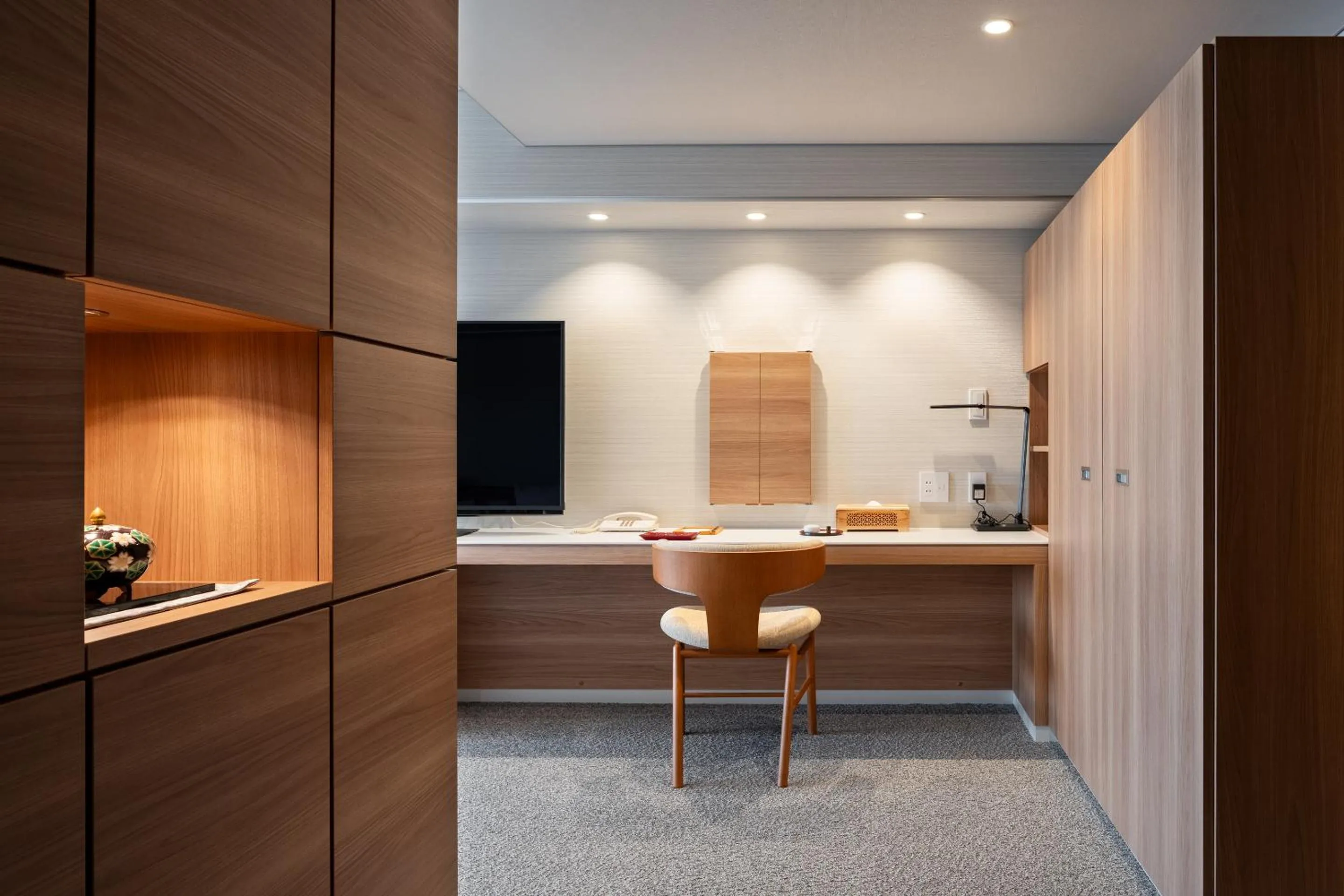 wardrobe in Yado Nakaya