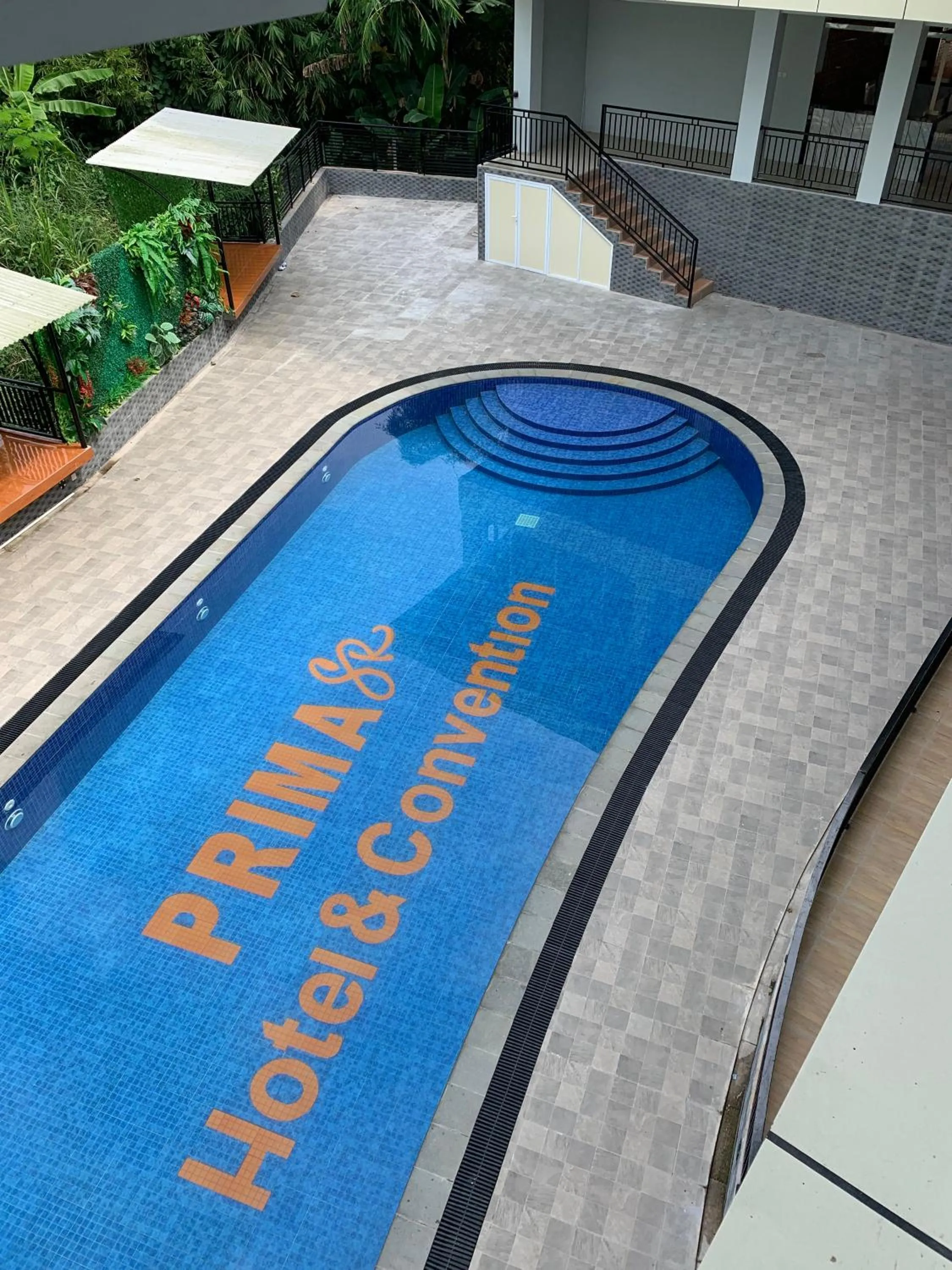 Swimming pool in Prima SR Hotel & Convention Yogyakarta