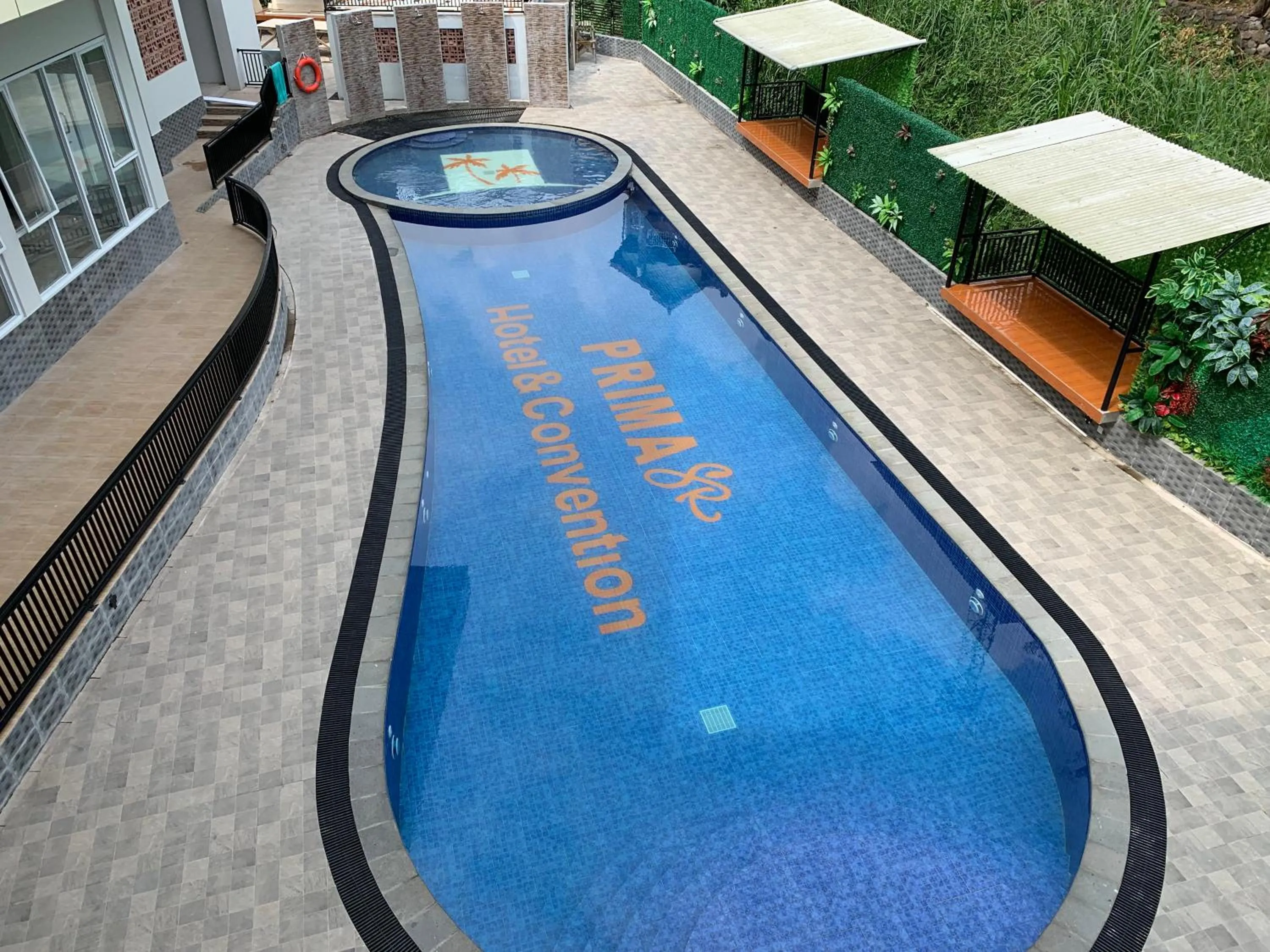 Swimming pool in Prima SR Hotel & Convention Yogyakarta
