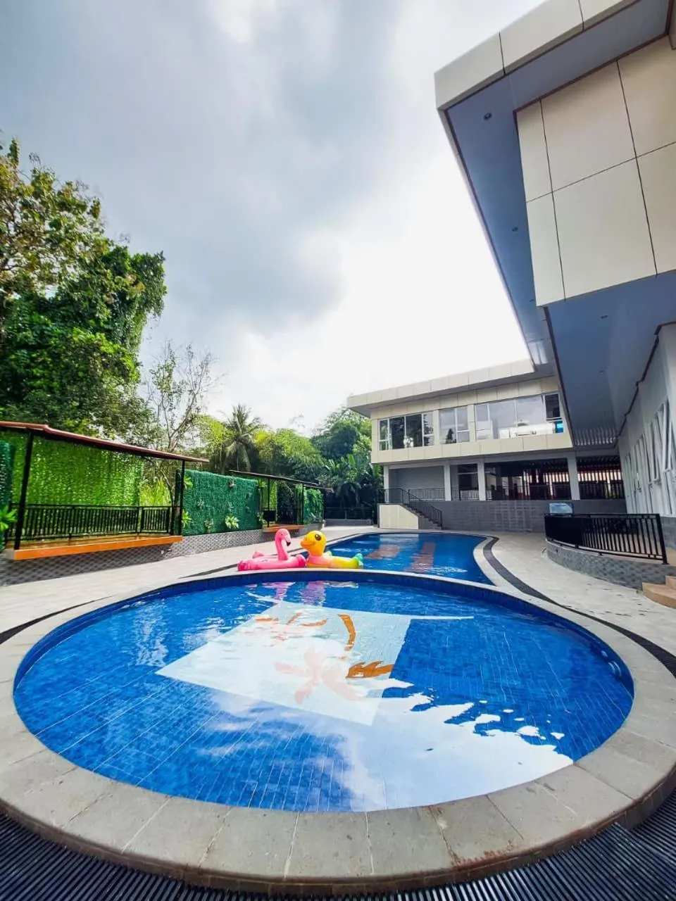 Swimming pool in Prima SR Hotel & Convention Yogyakarta