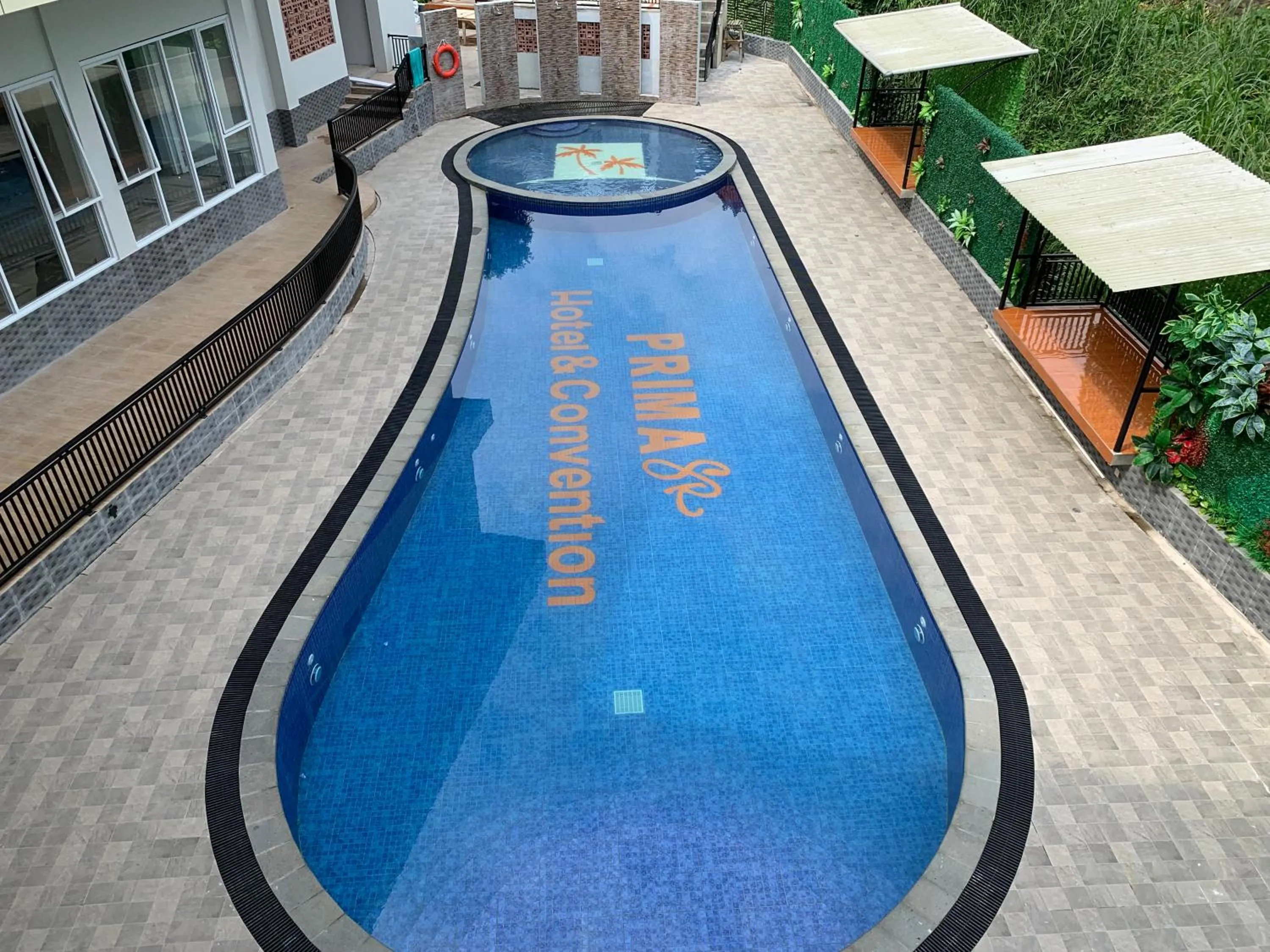 Swimming pool in Prima SR Hotel & Convention Yogyakarta