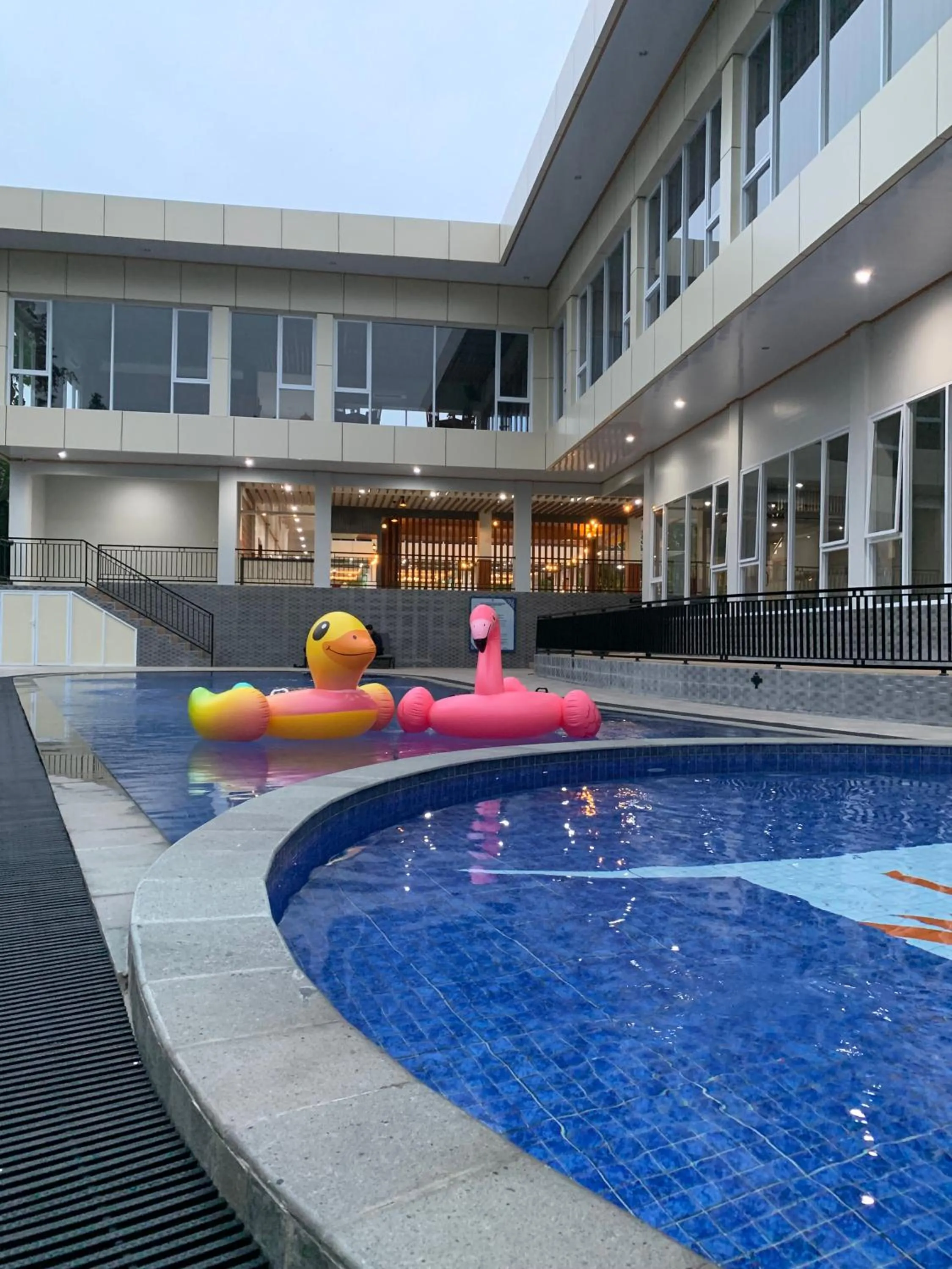 Swimming pool in Prima SR Hotel & Convention Yogyakarta