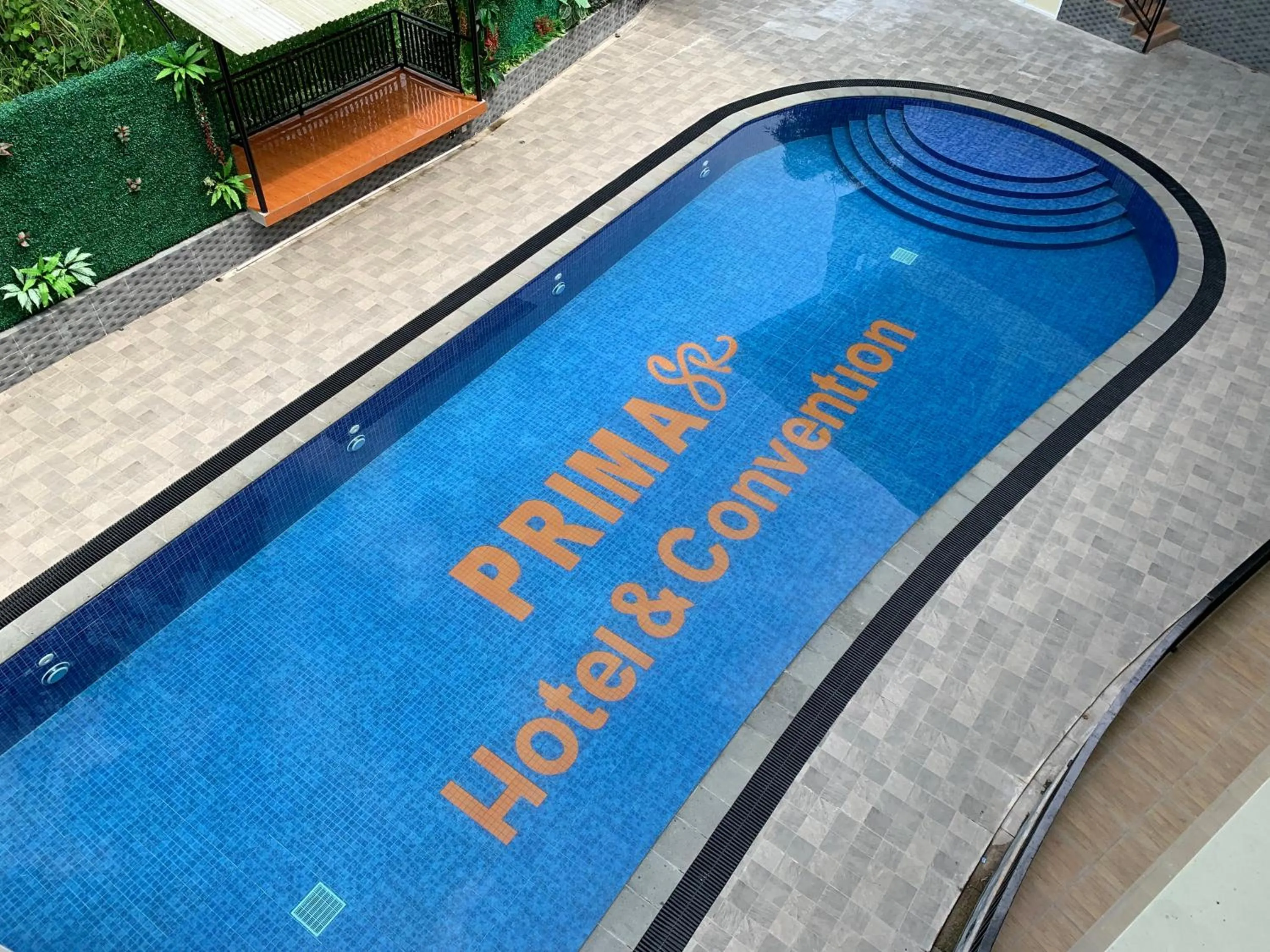 Swimming pool in Prima SR Hotel & Convention Yogyakarta