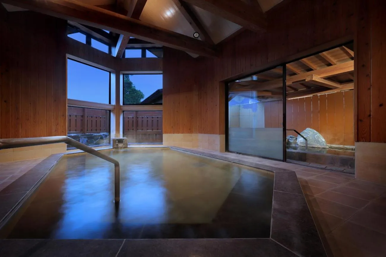 Hot Spring Bath in Ryokusuitei