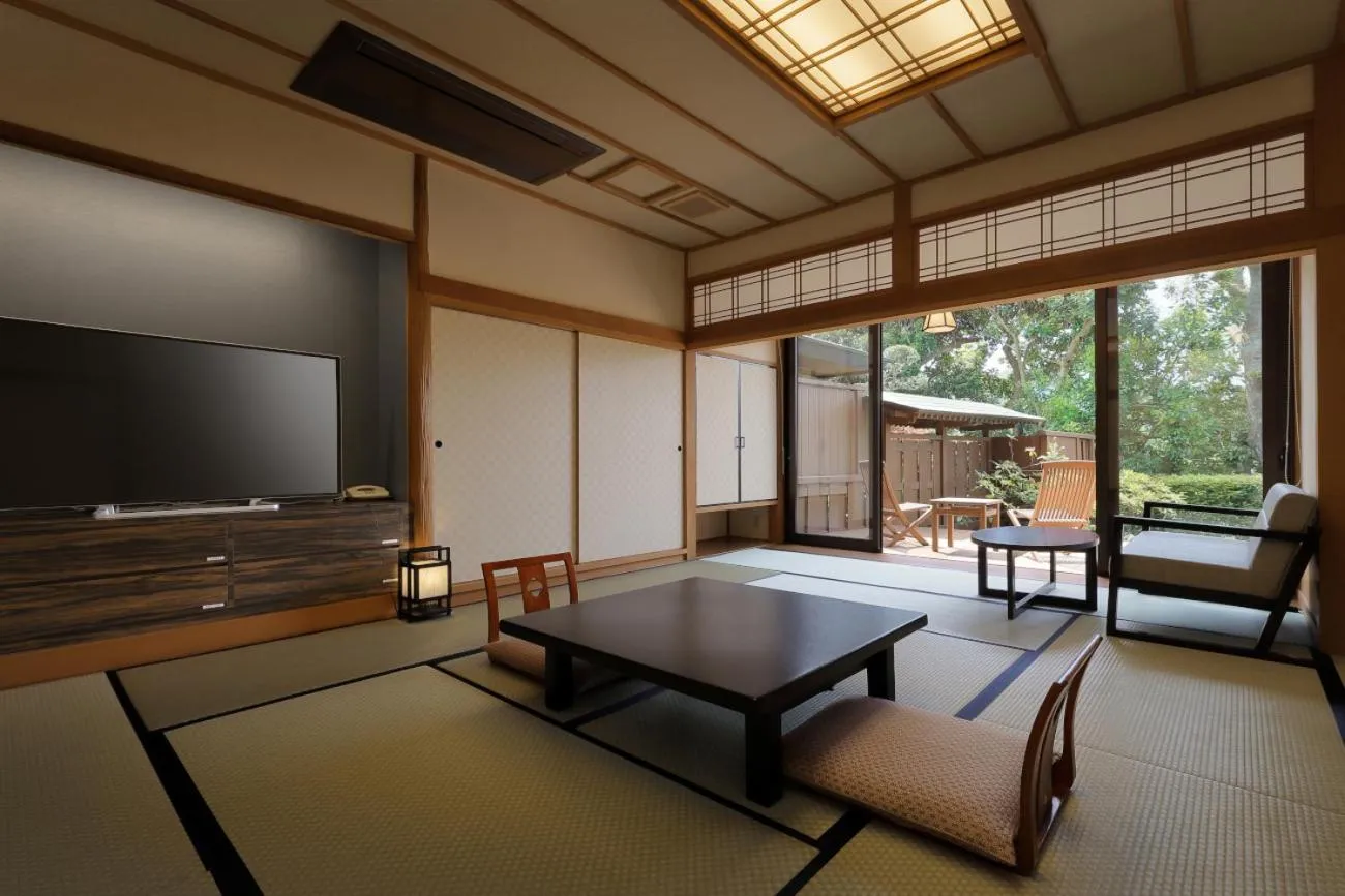 Photo of the whole room, Bed in Ryokusuitei