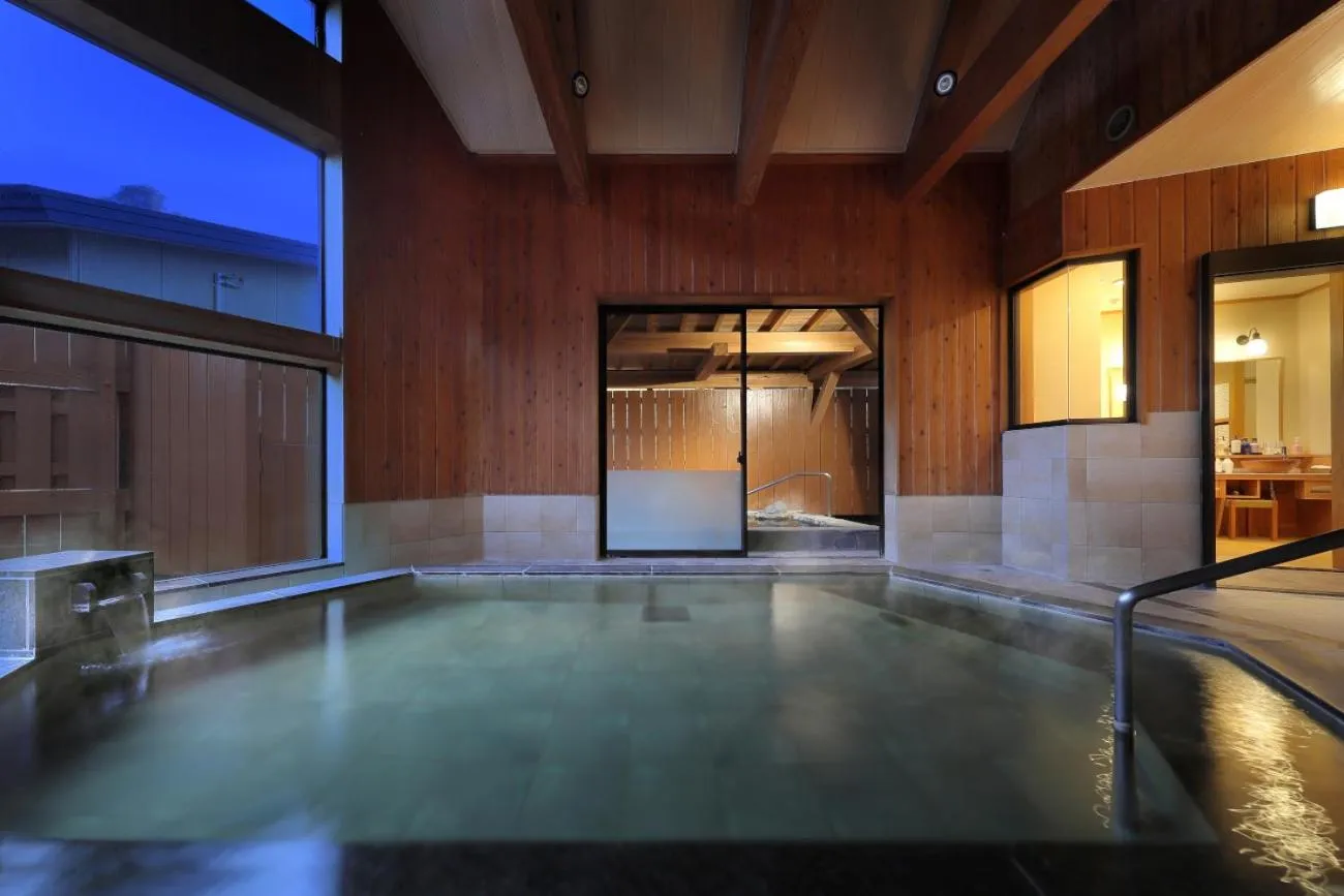 Hot Spring Bath in Ryokusuitei