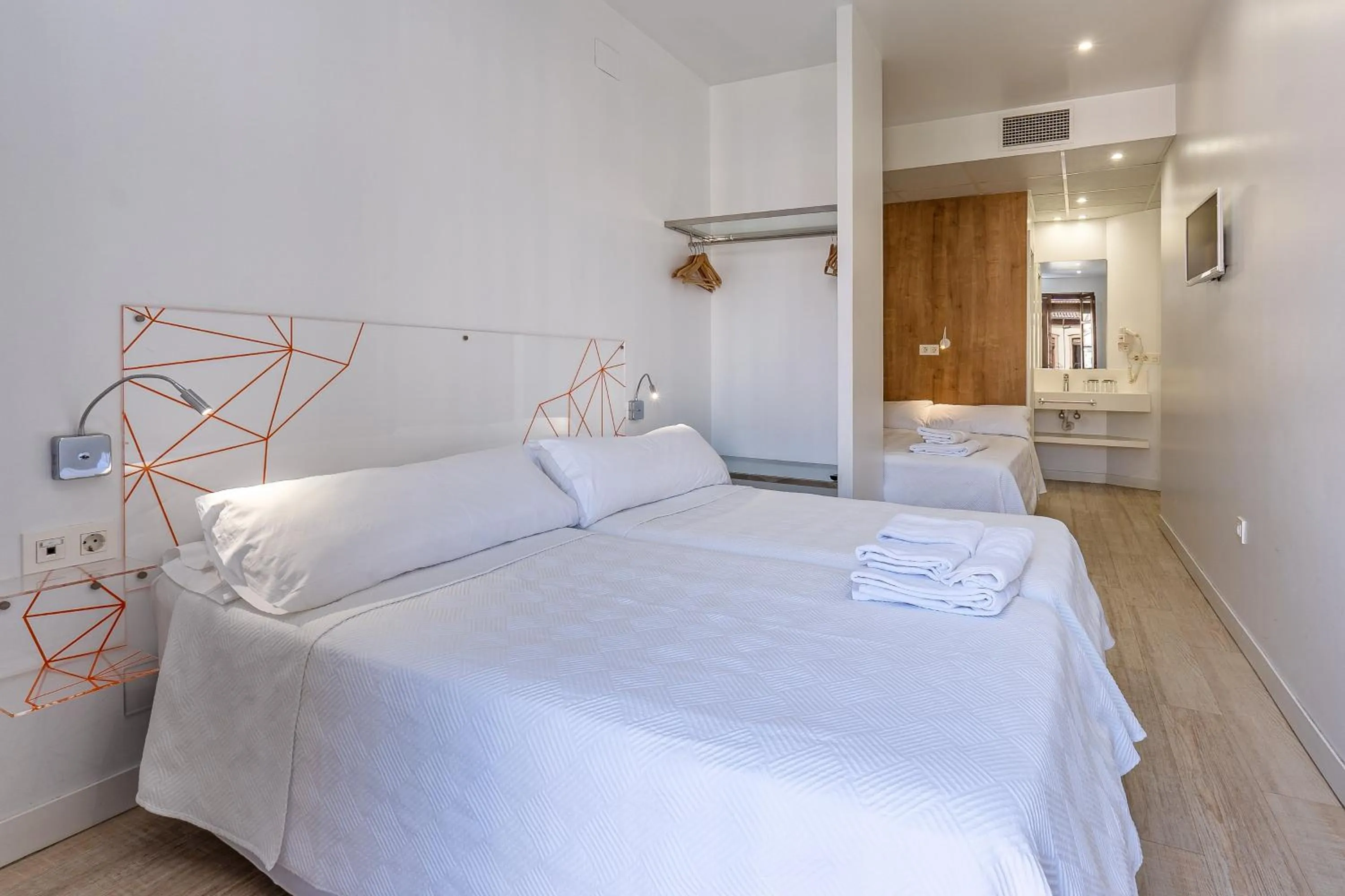 Bed in AMC Granada Hostal