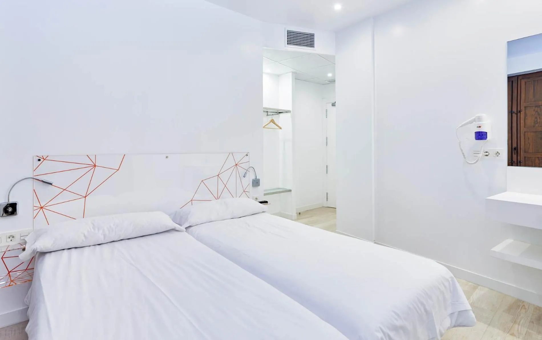 Bed in AMC Granada Hostal