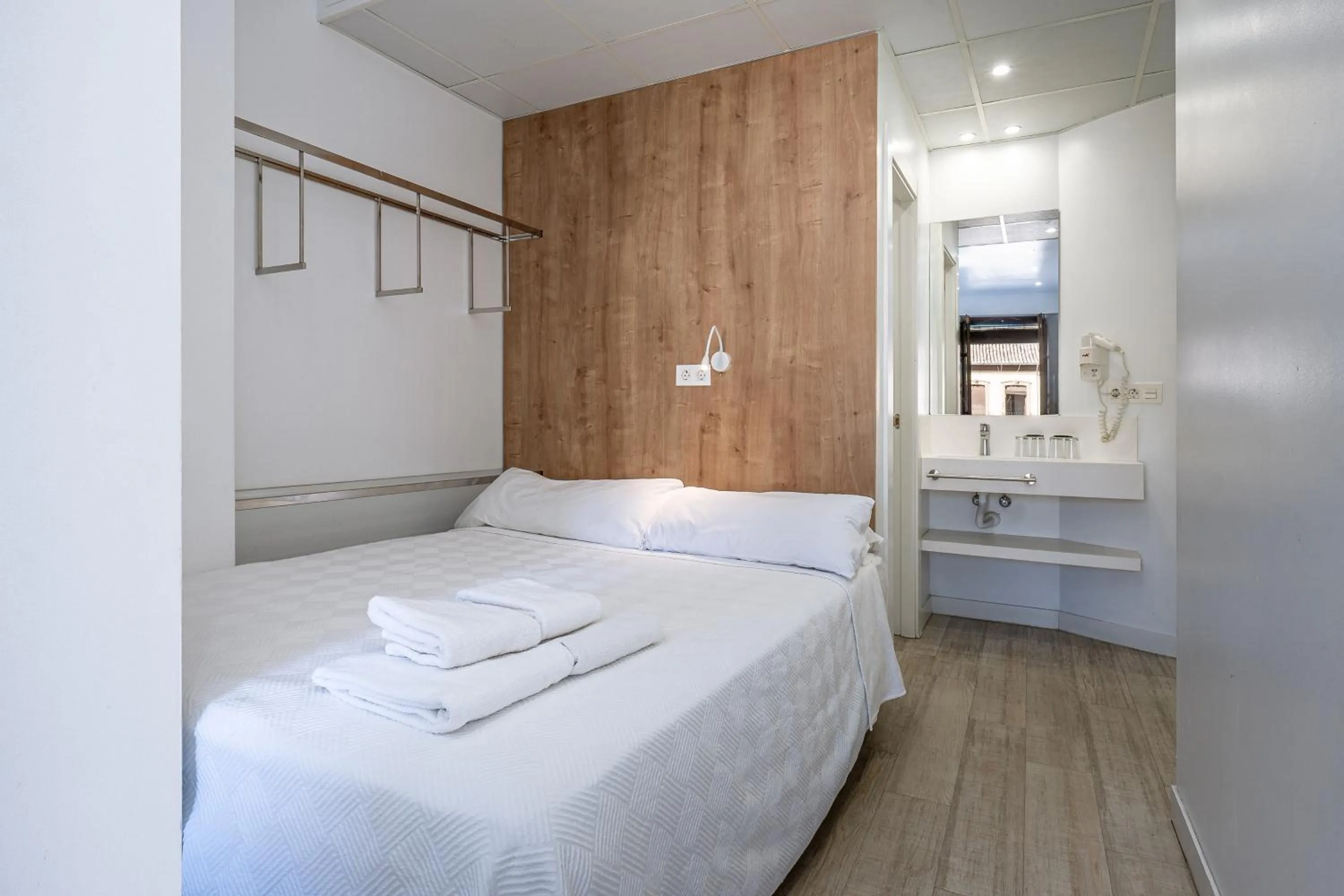 Bed in AMC Granada Hostal