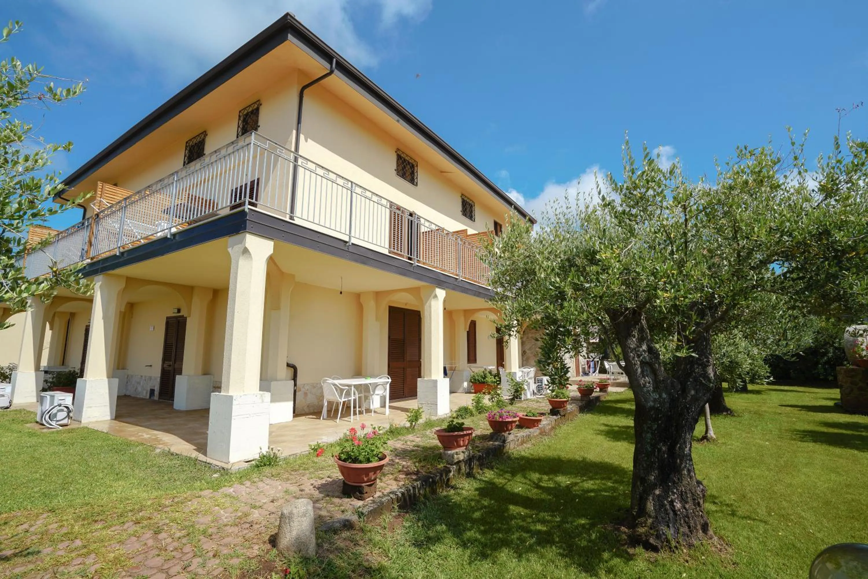 Property building in Villa D'Aquino