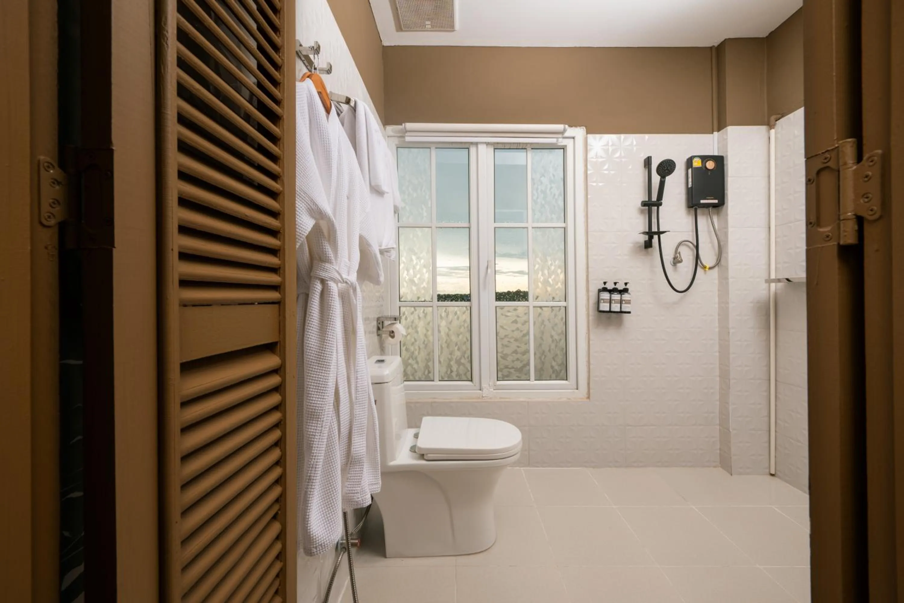 Guests in Ali Grand Hotel