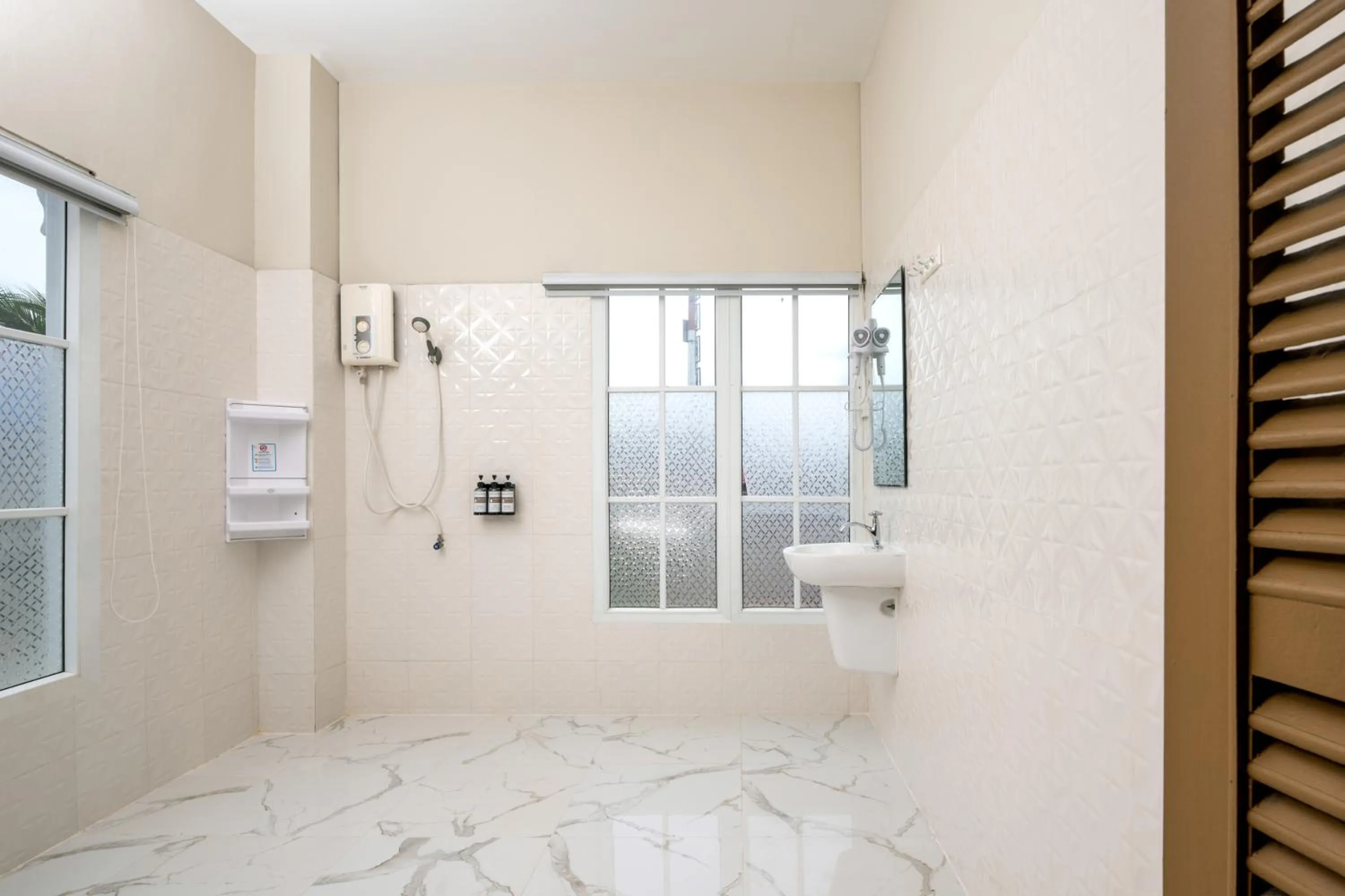 Bathroom in Ali Grand Hotel