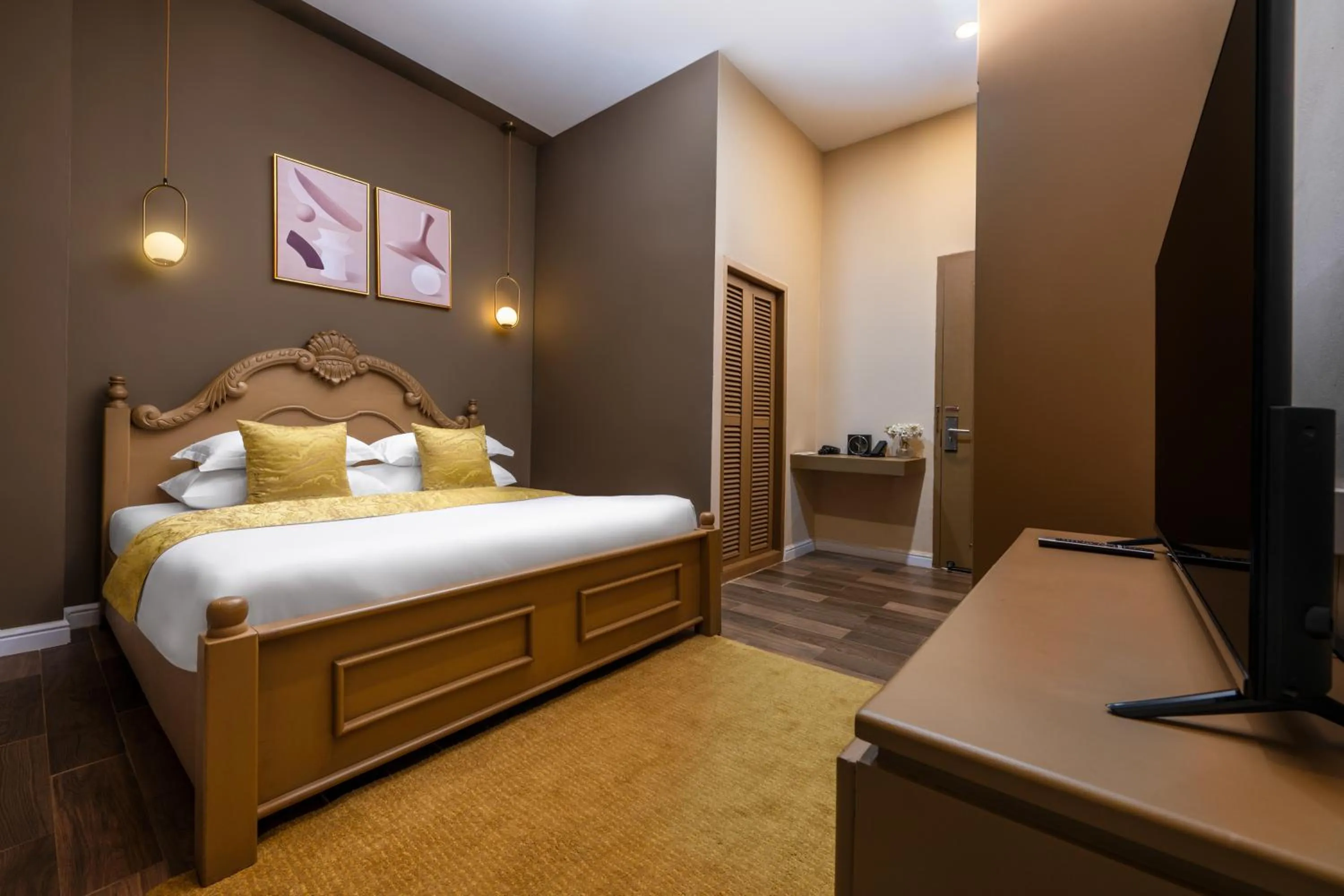 Guests, Bed in Ali Grand Hotel