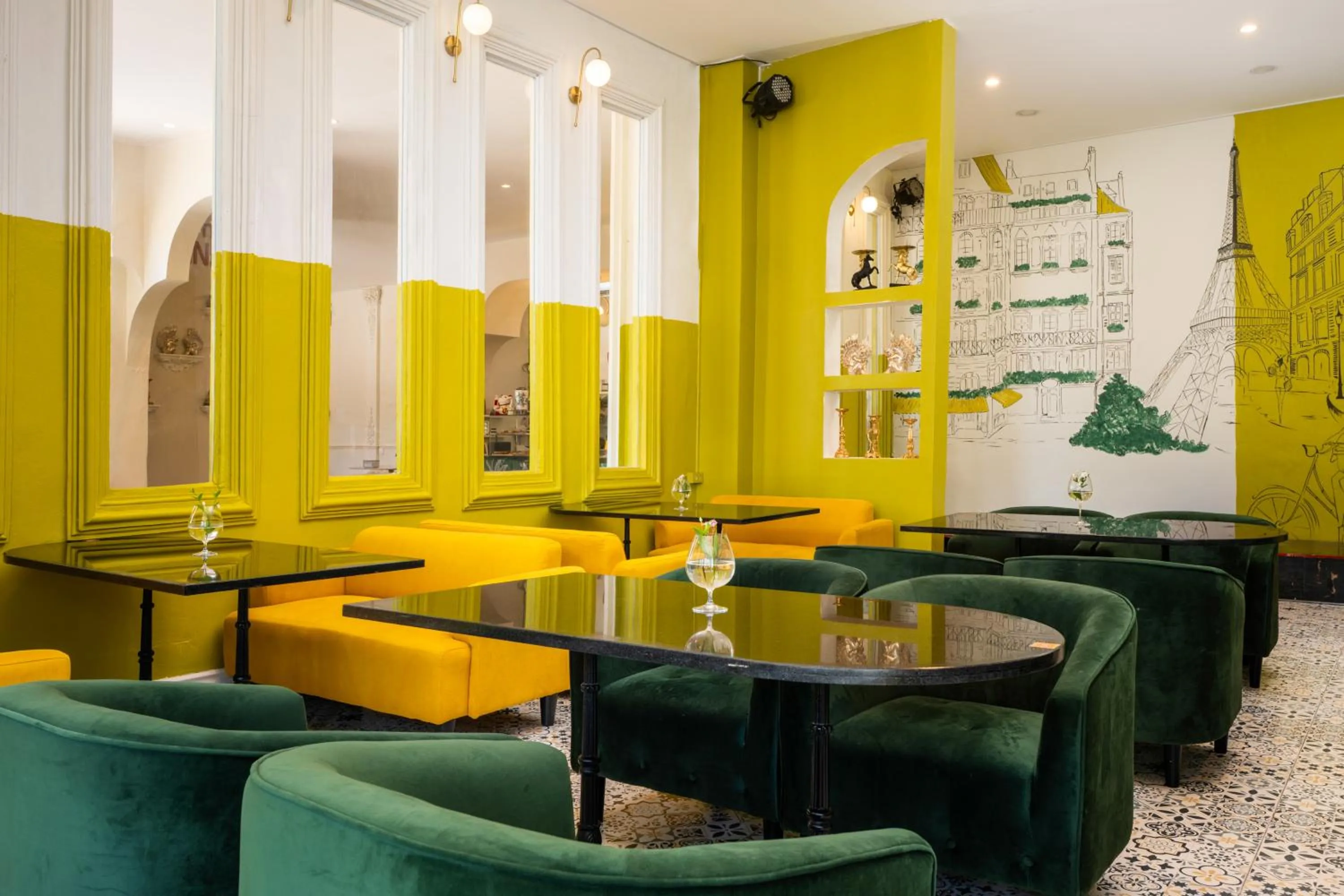 Restaurant/places to eat in Ali Grand Hotel