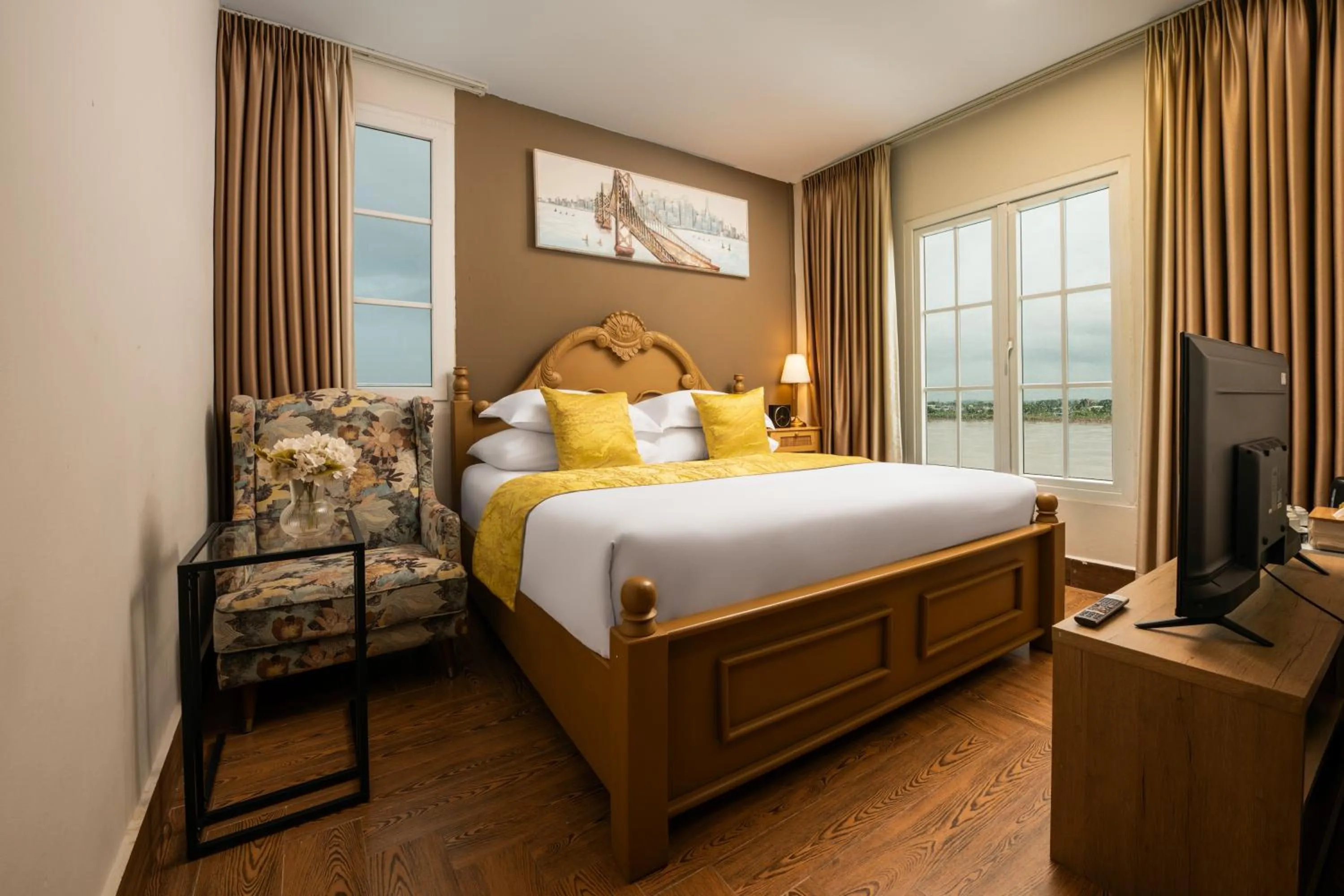 Guests, Bed in Ali Grand Hotel