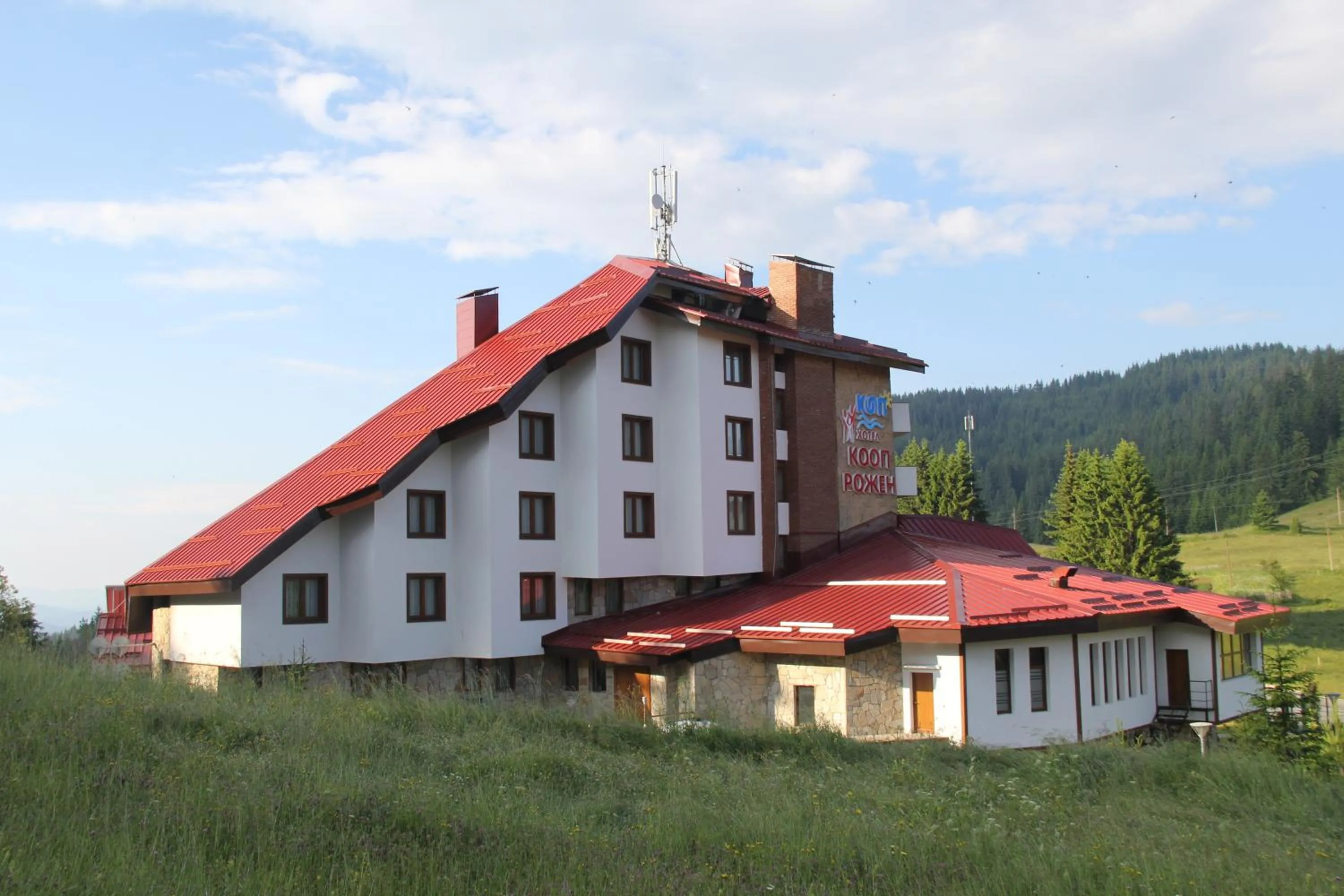 Property building in Hotel Coop Rozhen
