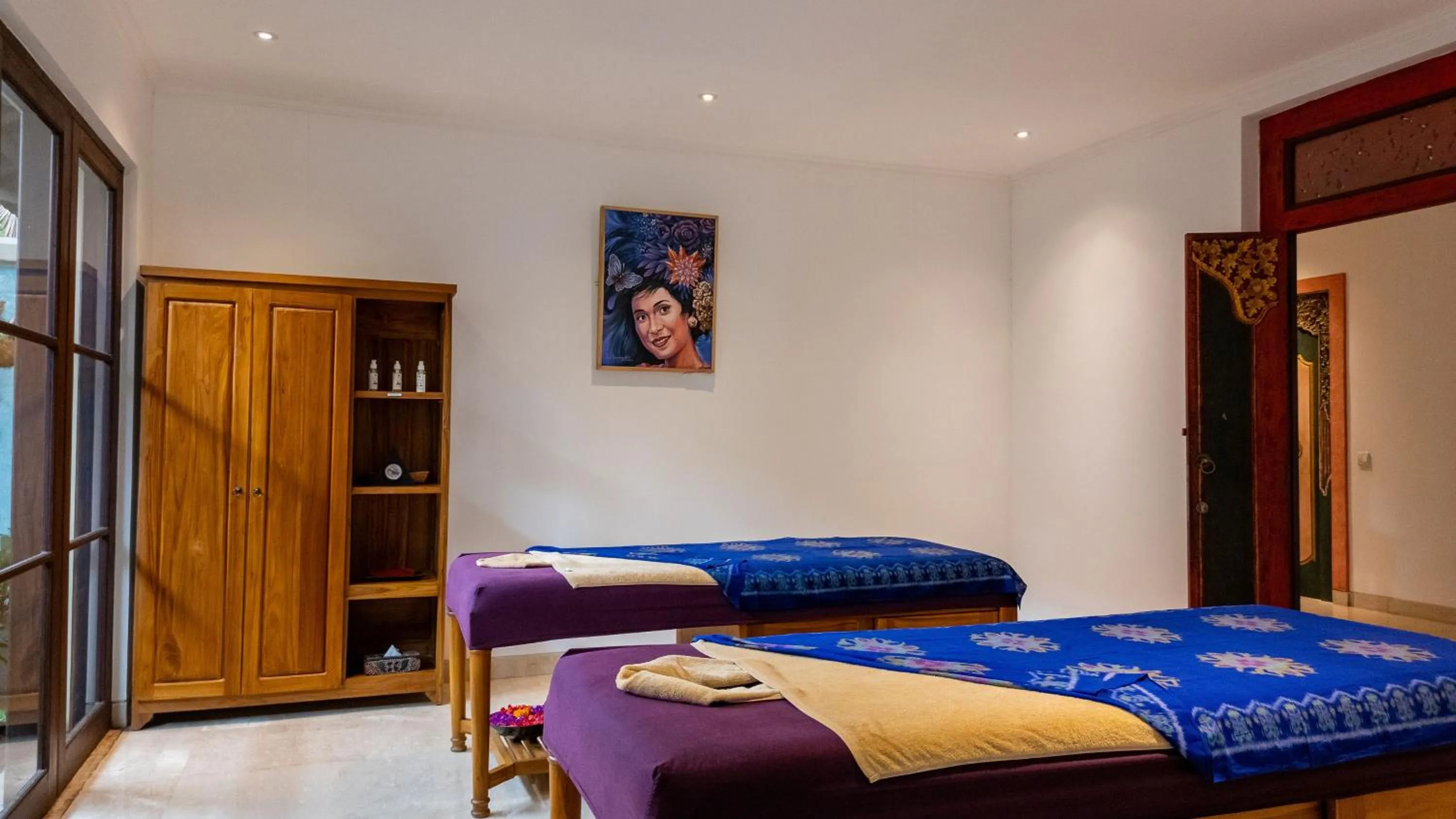 Spa and wellness centre/facilities, Bed in Dwaraka The Royal Villas