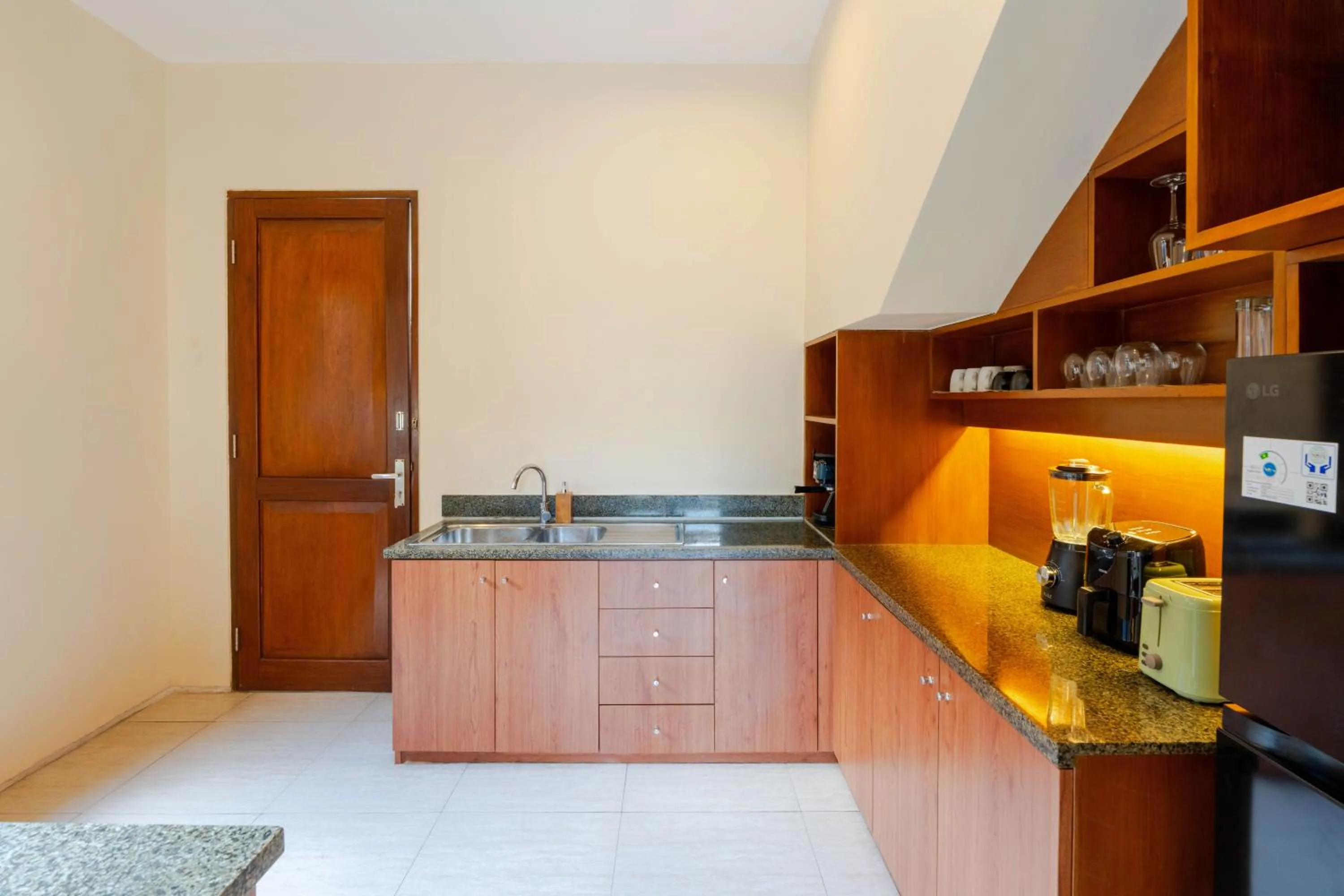 Kitchen or kitchenette in Boholuma Villas by Pertama Management
