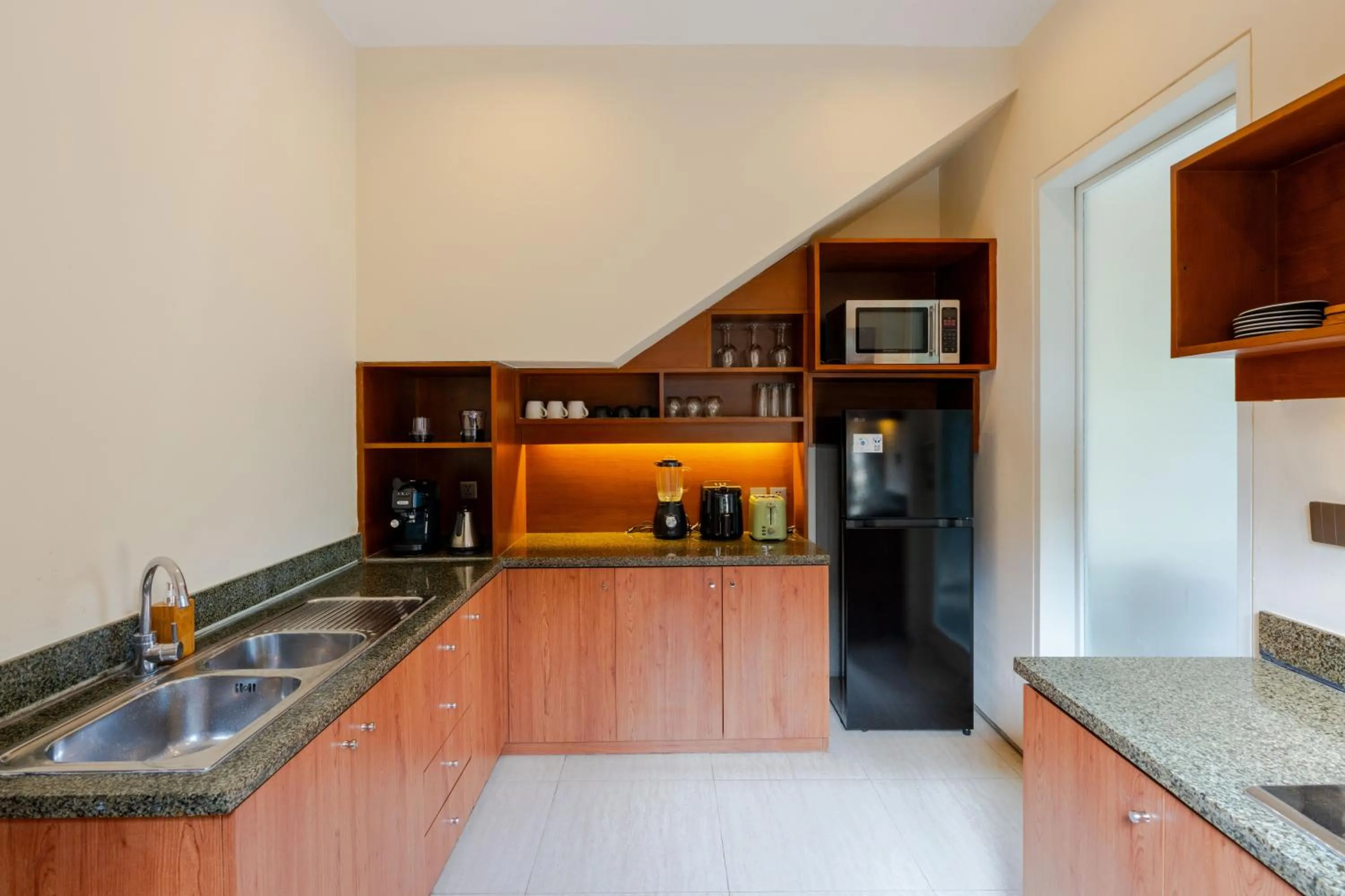 Kitchen or kitchenette in Boholuma Villas by Pertama Management