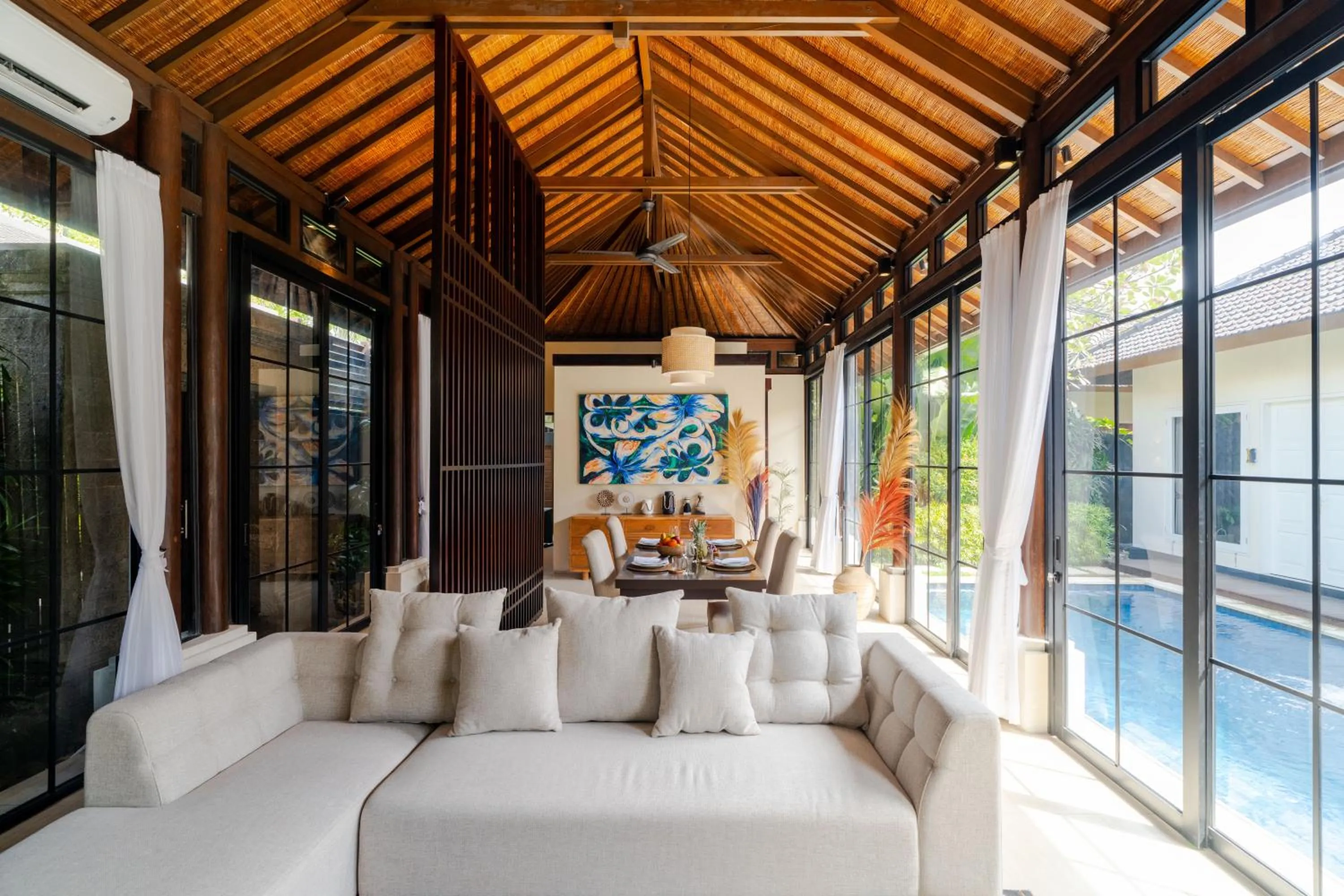 Living room in Boholuma Villas by Pertama Management