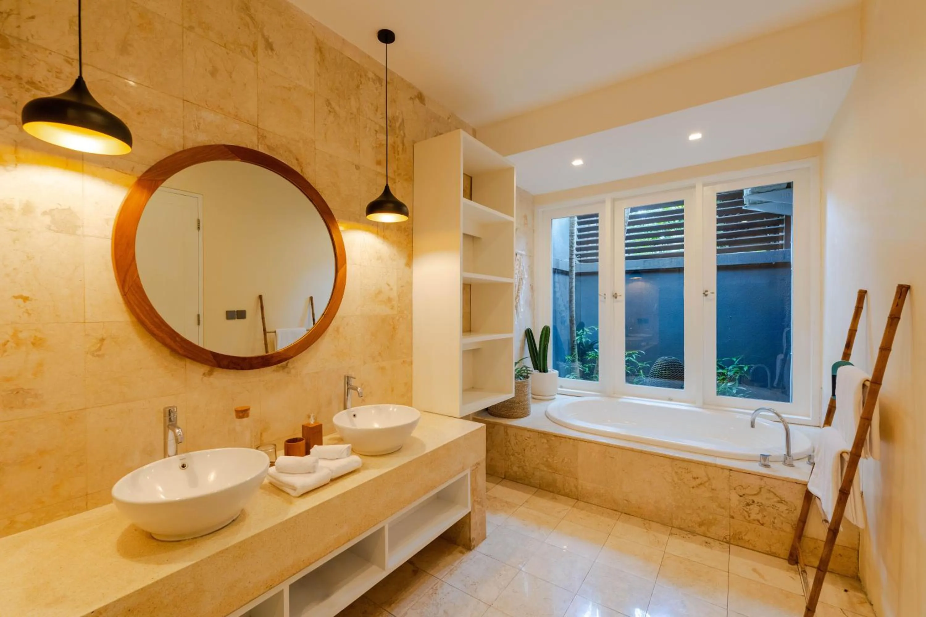 Shower in Boholuma Villas by Pertama Management