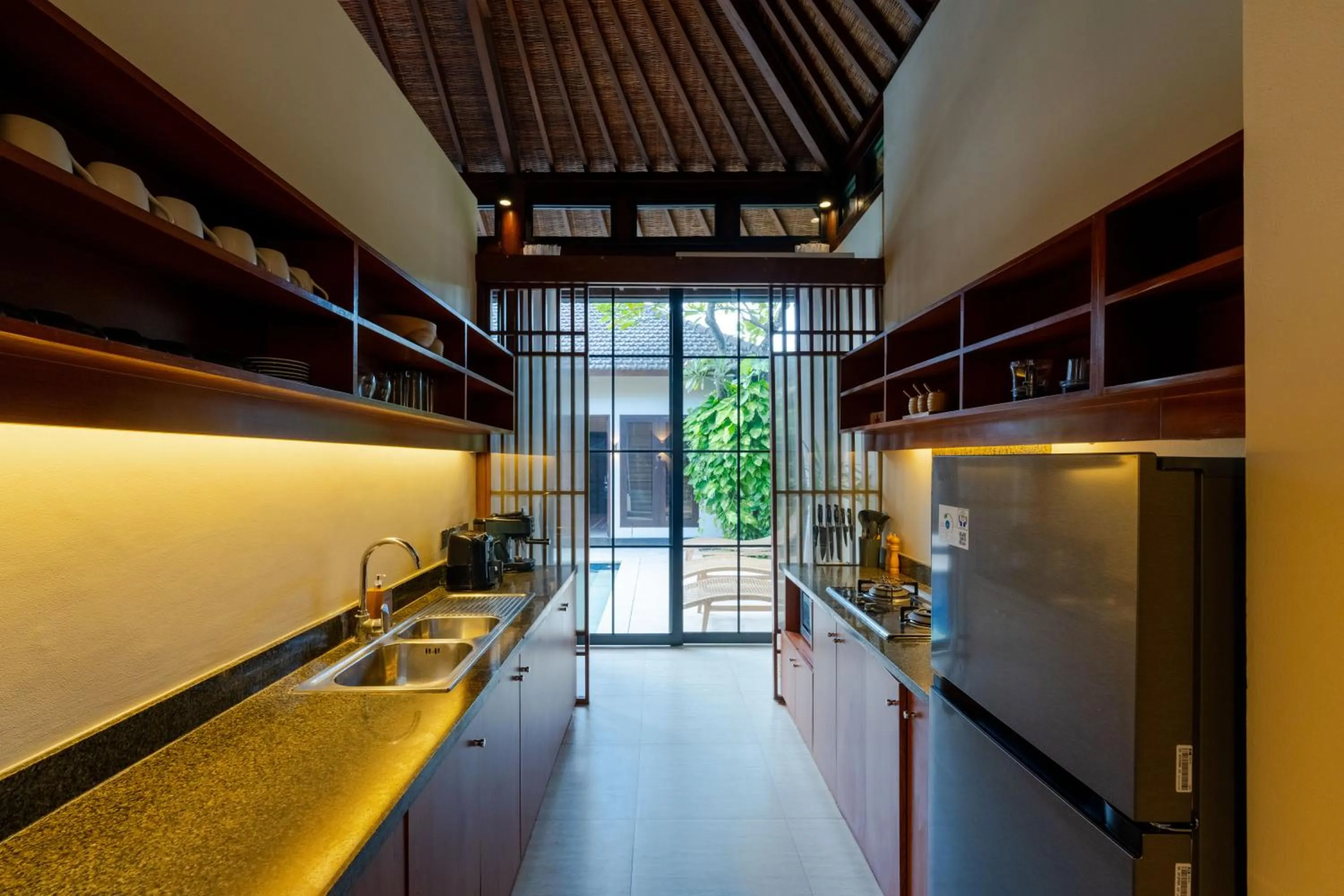 Kitchen or kitchenette in Boholuma Villas by Pertama Management