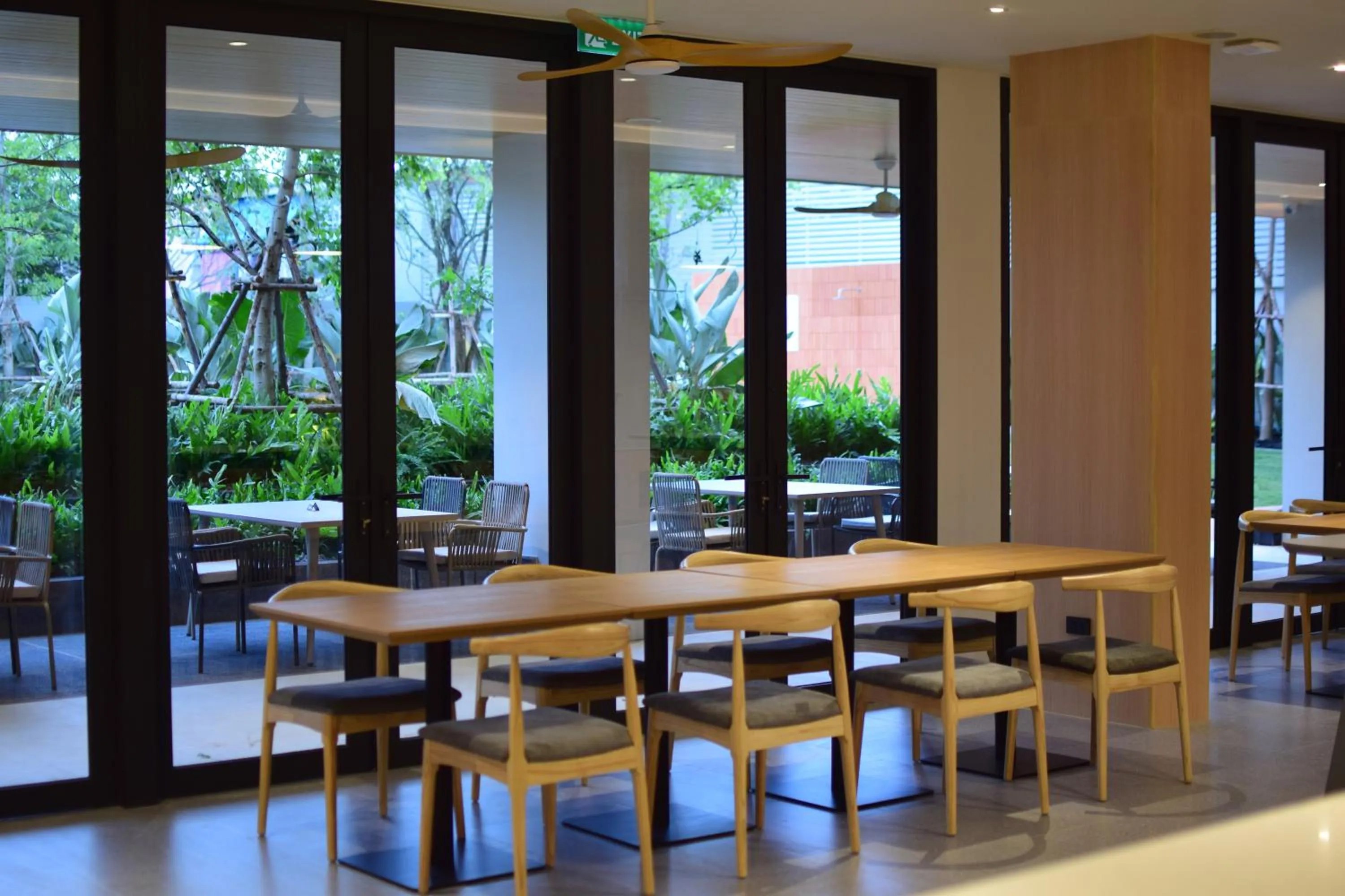 Restaurant/places to eat in PAAK Hotel Suvarnabhumi