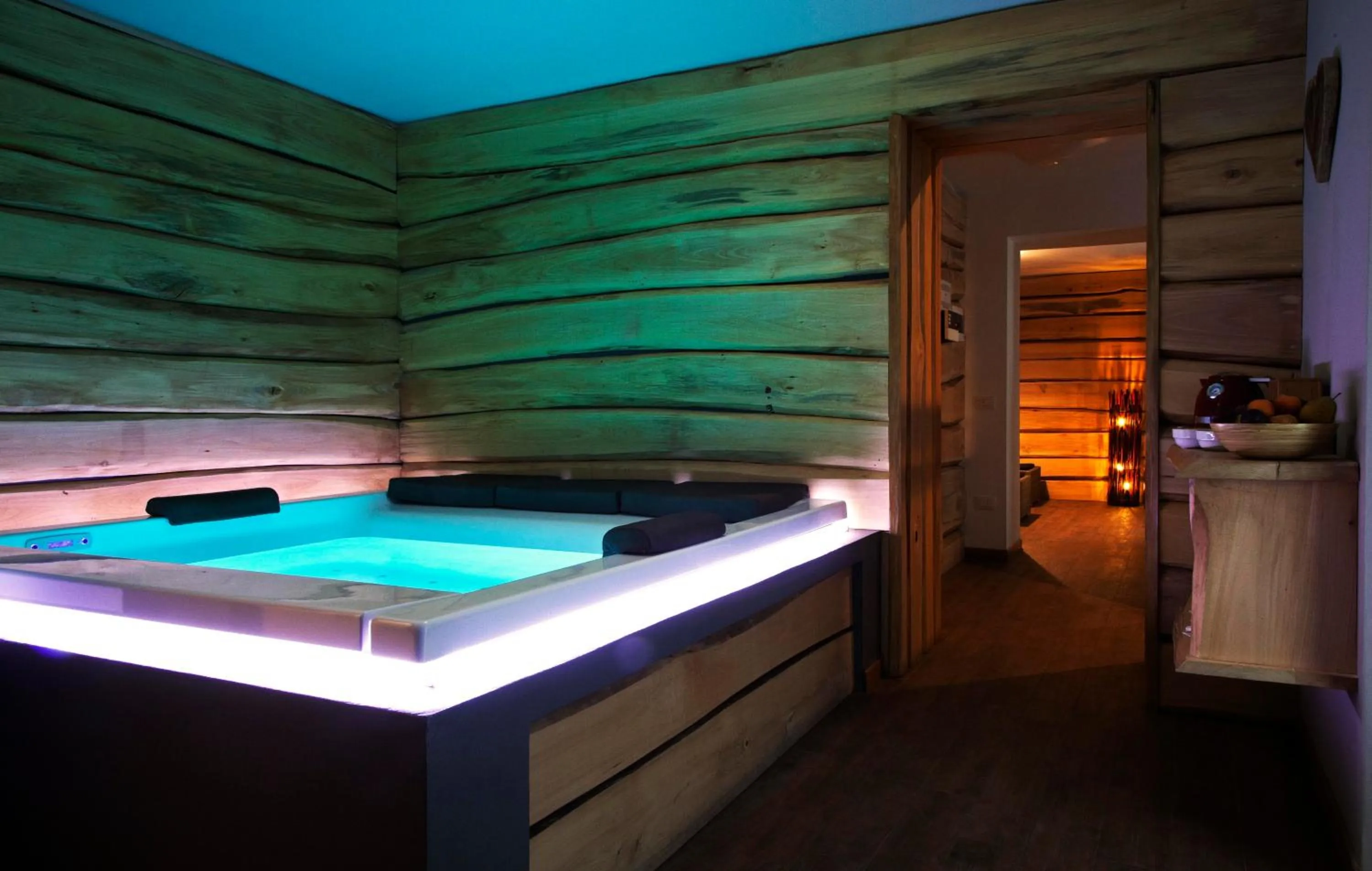 Hot Tub in Residence Cavanis Wellness & Spa