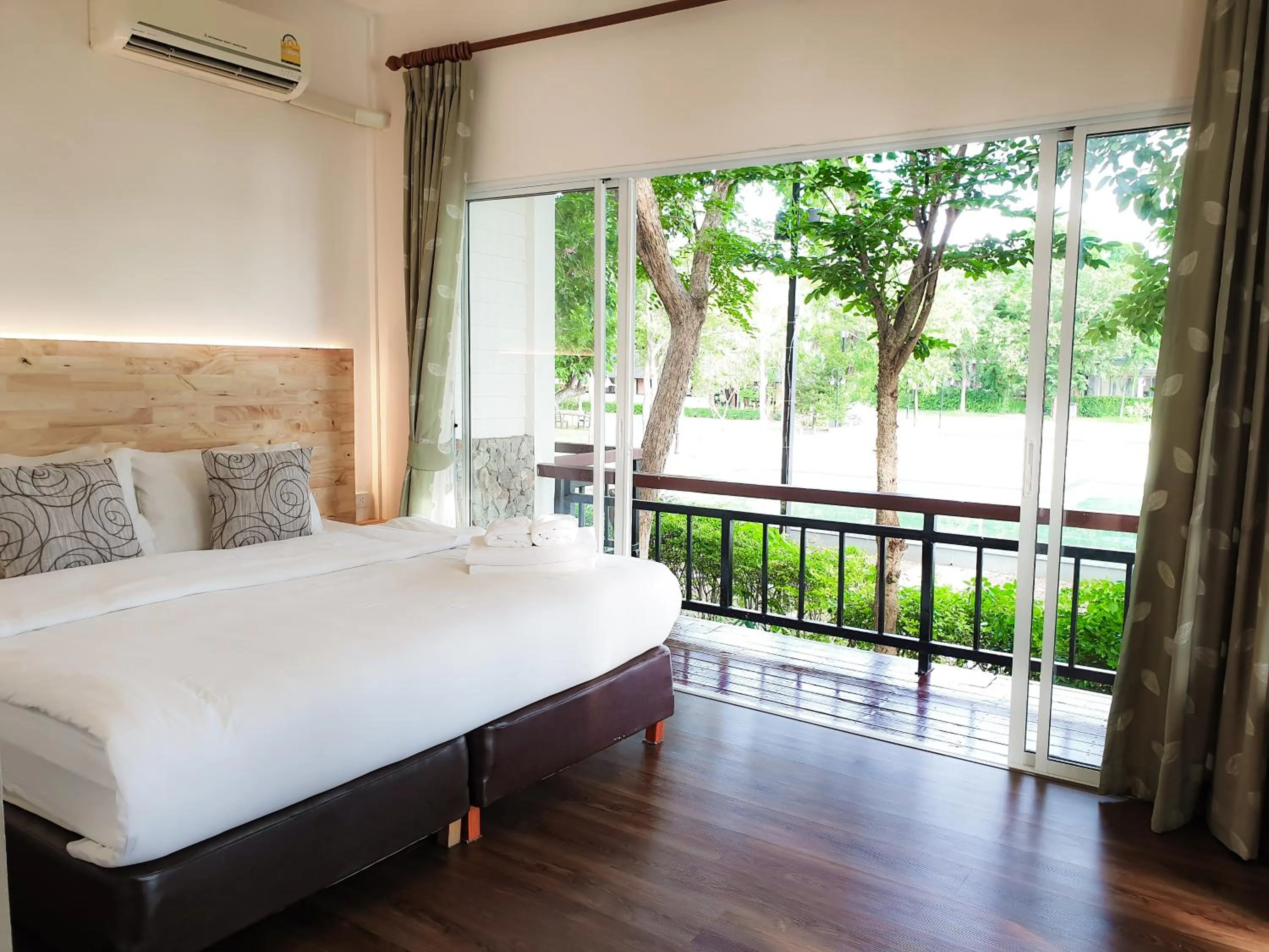 View (from property/room), Bed in Baan Tai Had Resort