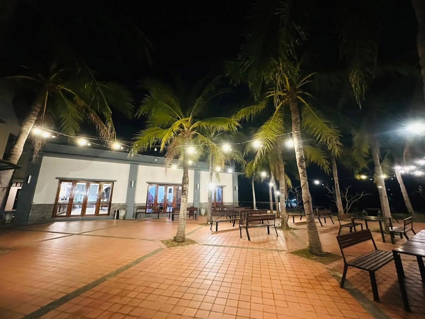 Restaurant/places to eat in Baan Tai Had Resort