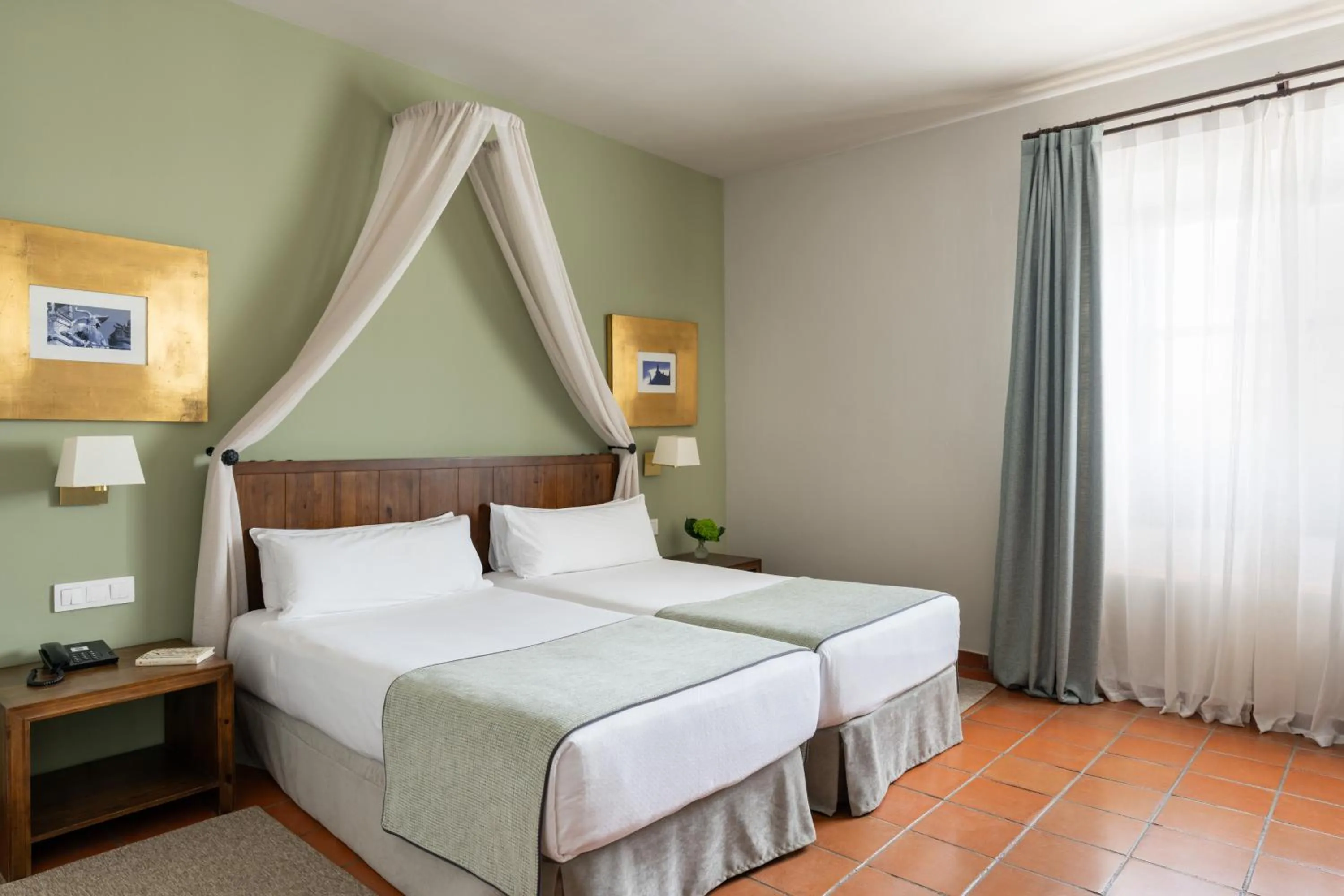 Bed in Parador de Trujillo