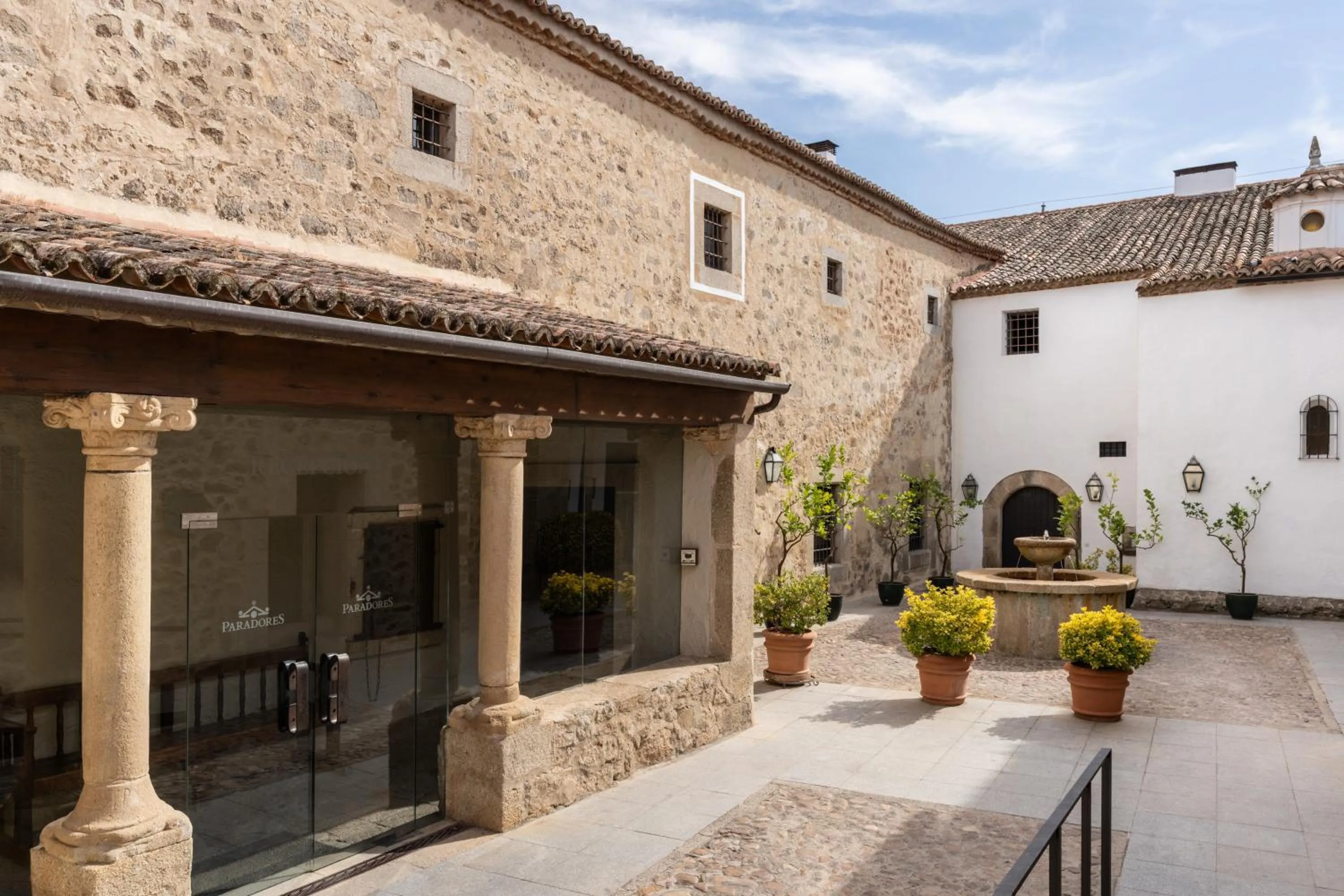 Property building in Parador de Trujillo