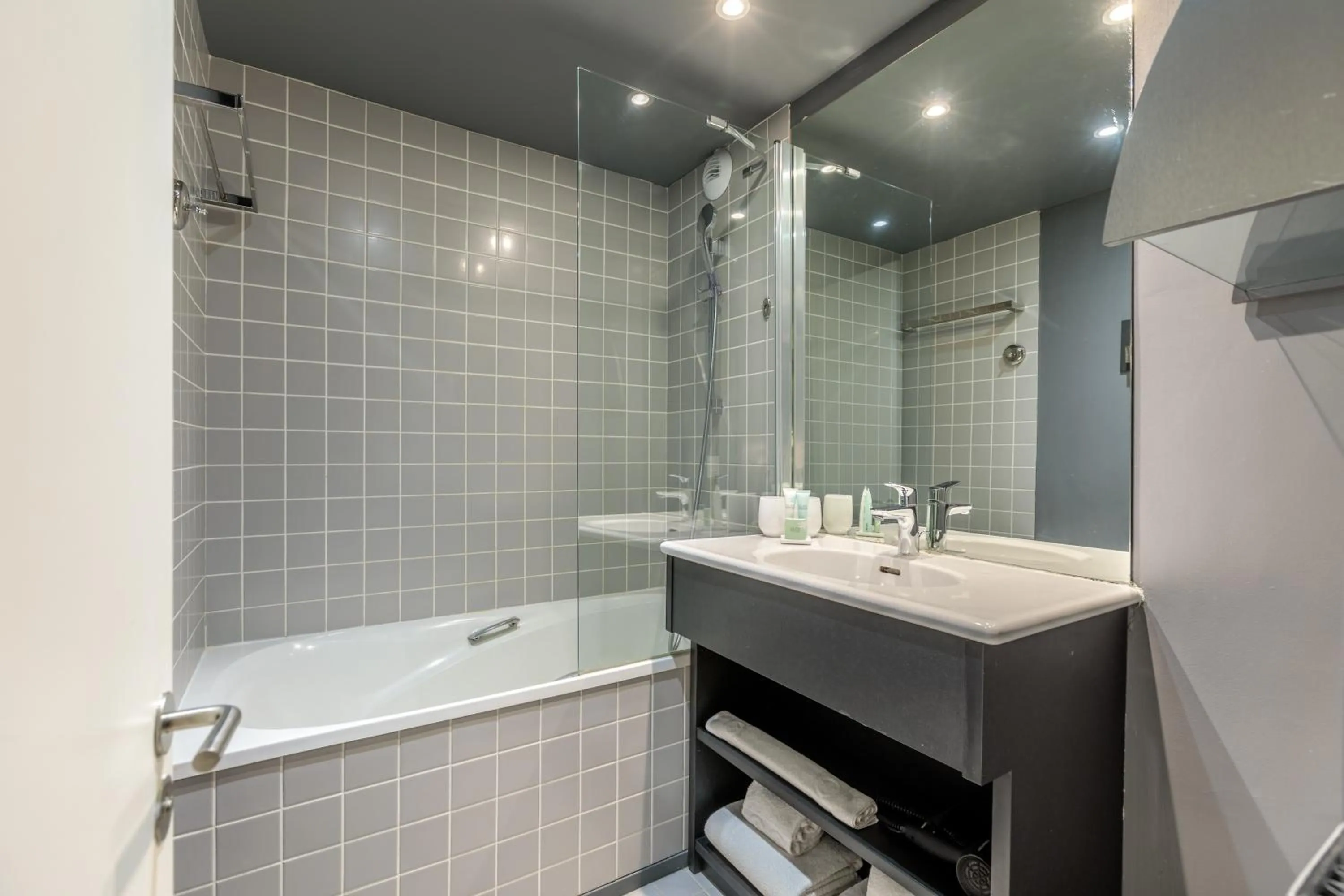 Shower in Totem, Friendly Hotel & Spa