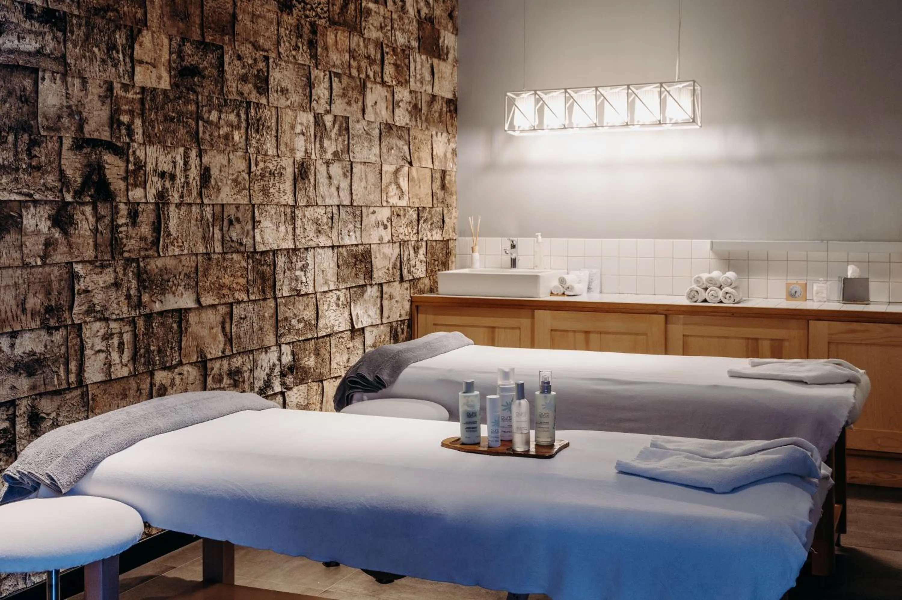 Massage, Bed in Totem, Friendly Hotel & Spa