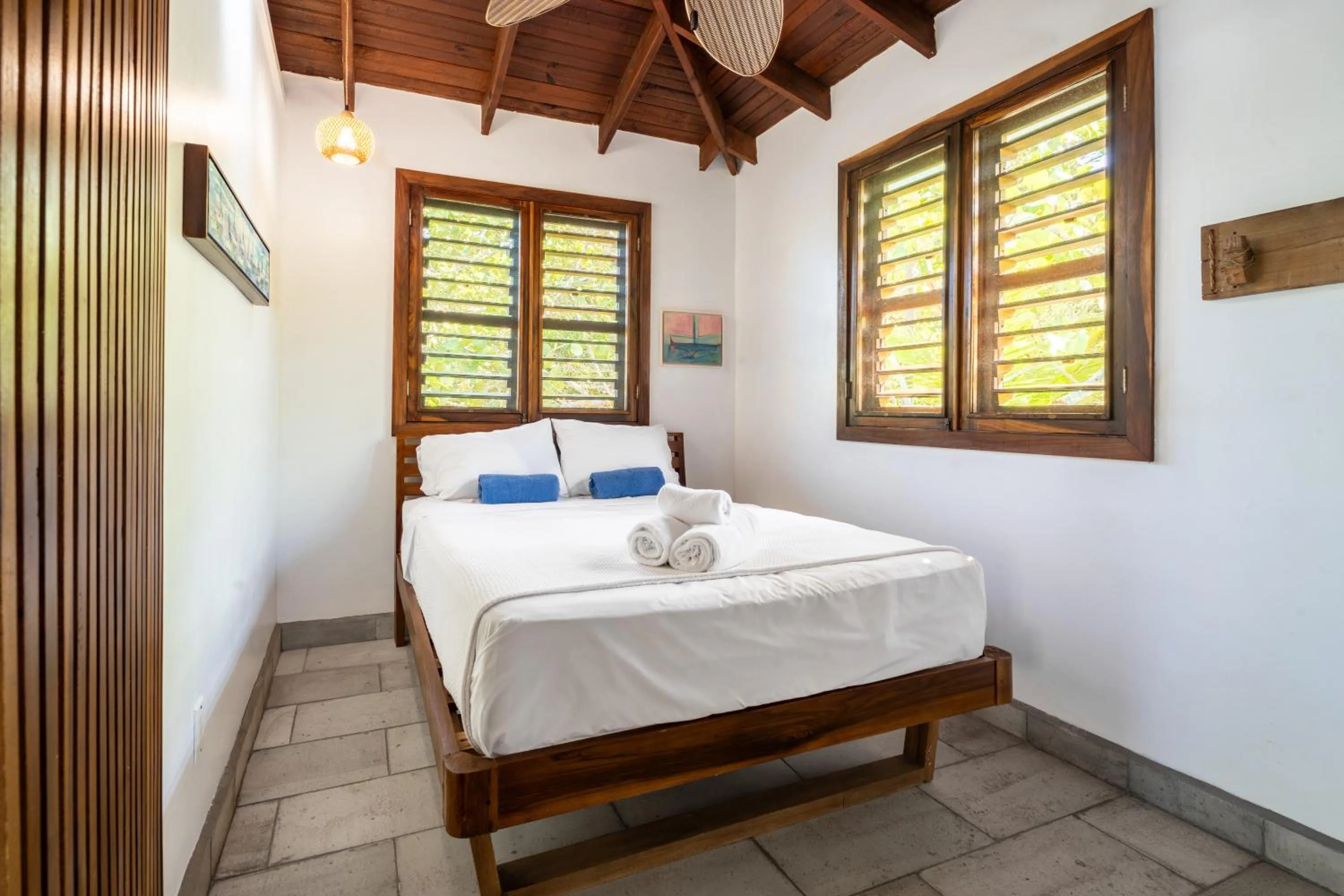 Bed in Camp Bay Lodge