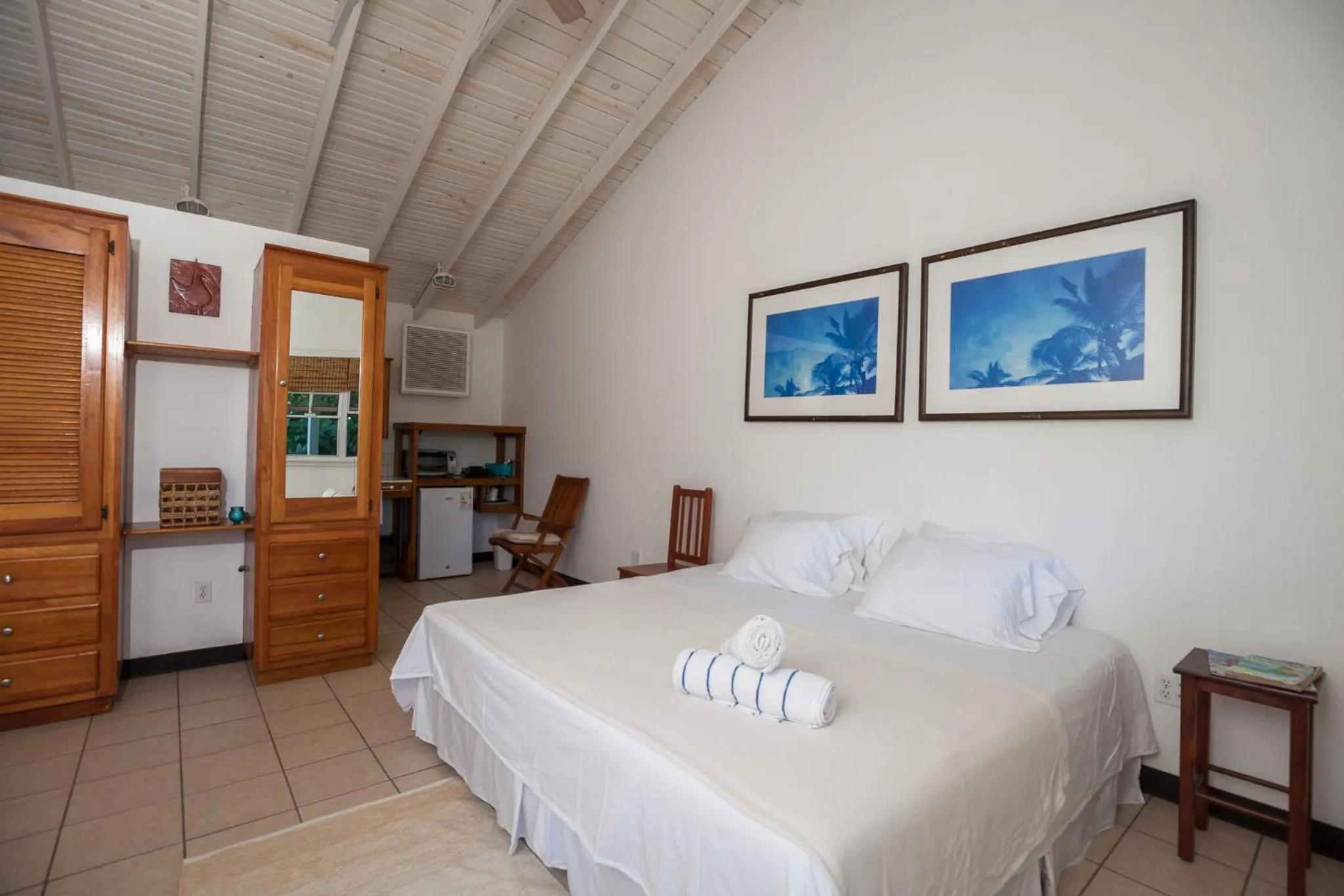 Bed in Camp Bay Lodge