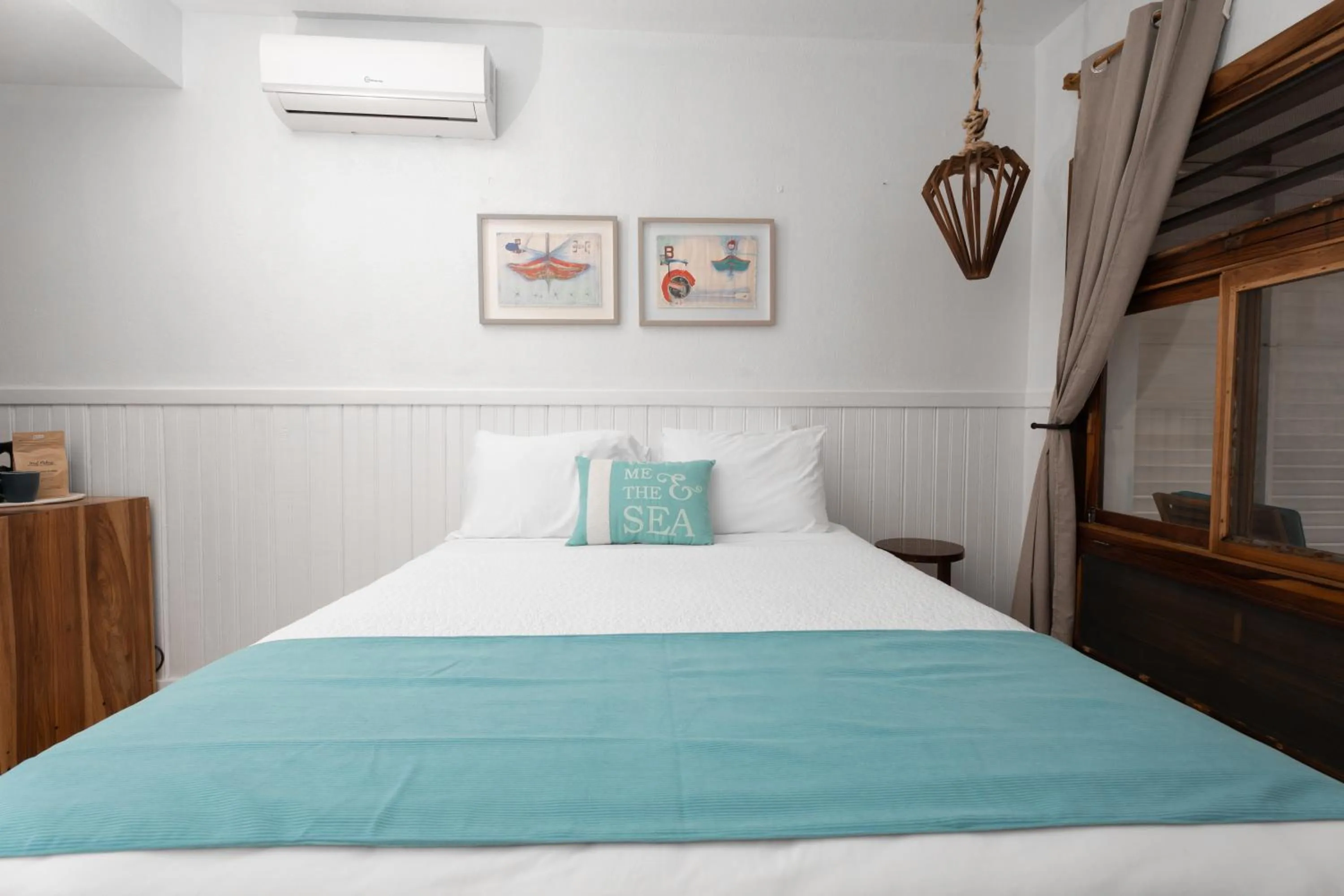 Bed in Camp Bay Lodge