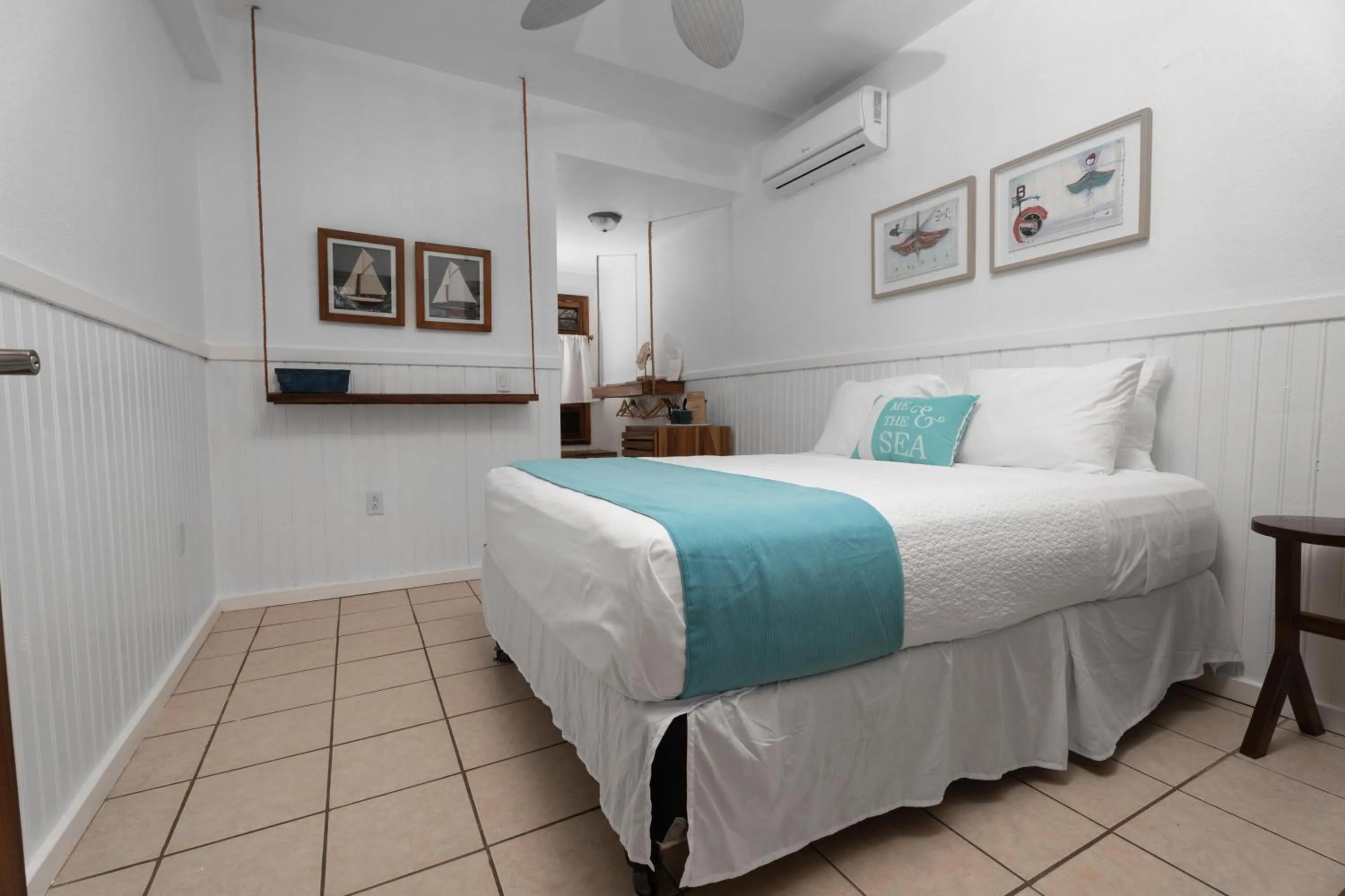 Bed in Camp Bay Lodge