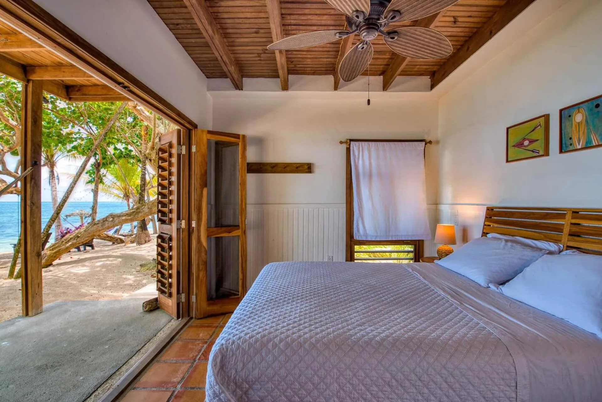 Bed in Camp Bay Lodge