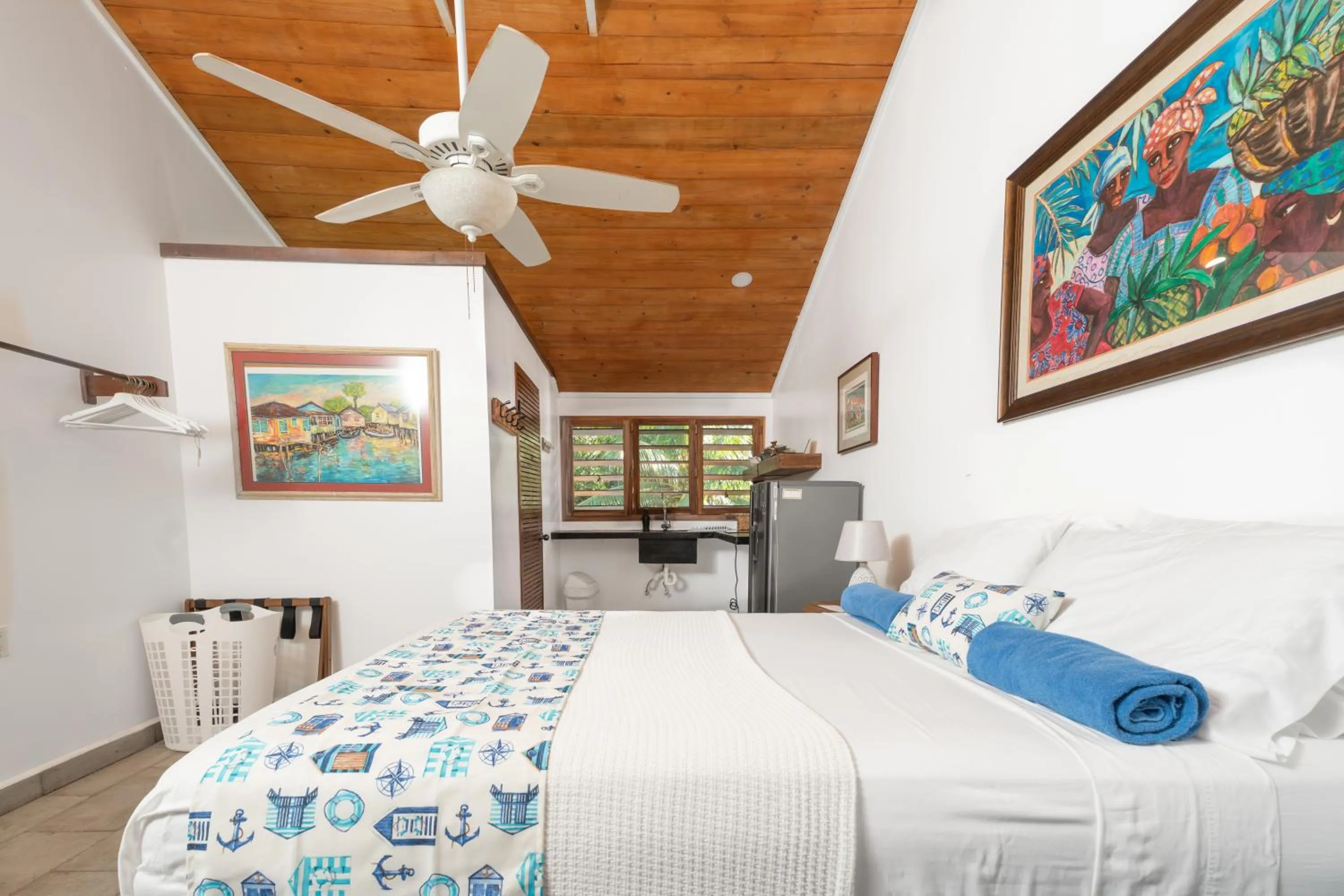 Bed in Camp Bay Lodge